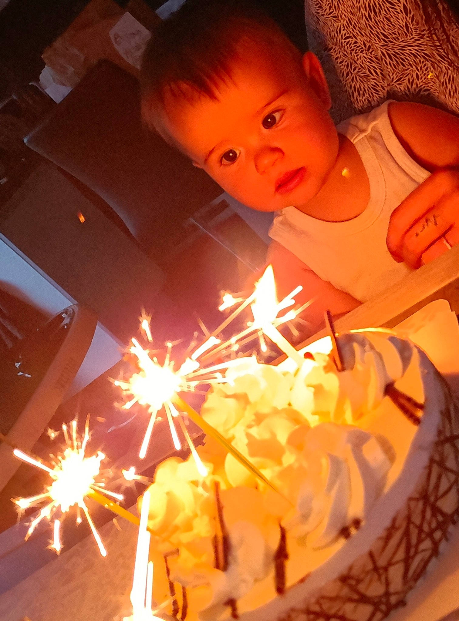Alessio a rejoint le concours — aidez-le/la à gagner de superbes lots ! birthday_cake, birthday_candle, cake, cake_decorating, candle, dessert, event, fireworks, food, fun, happy, heat, light, orange, organ, party_supply, person, photograph, snapshot, sugar_cake