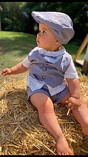 Alessio participe au concours pour gagner de l'argent avec cette photo : baby, baby_toddler_clothing, cap, child, fun, grass, happy, hat, headwear, human_leg, people_in_nature, person, photograph, plant, play, sitting, sleeve, soil, sun_hat, thigh