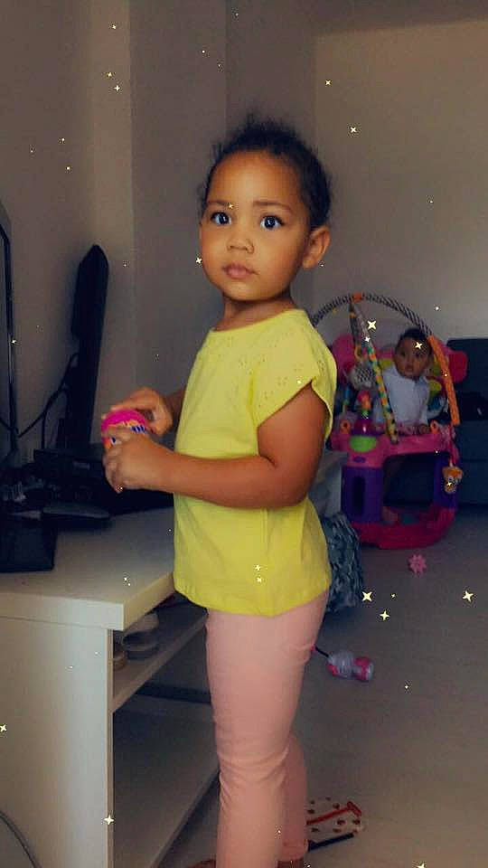 Queen a rejoint le concours — aidez-le/la à gagner de superbes lots ! baby, baby_toddler_clothing, cheek, child, eye, peripheral, person, pink, toy