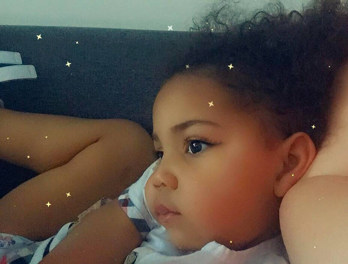 Queen participe au concours pour gagner de l'argent avec cette photo : abdomen, baby, balloon, bathing, black_hair, cheek, child, eyebrow, eyelash, forehead, hairstyle, iris, organ, person, portrait_photography, skin, toddler, undergarment