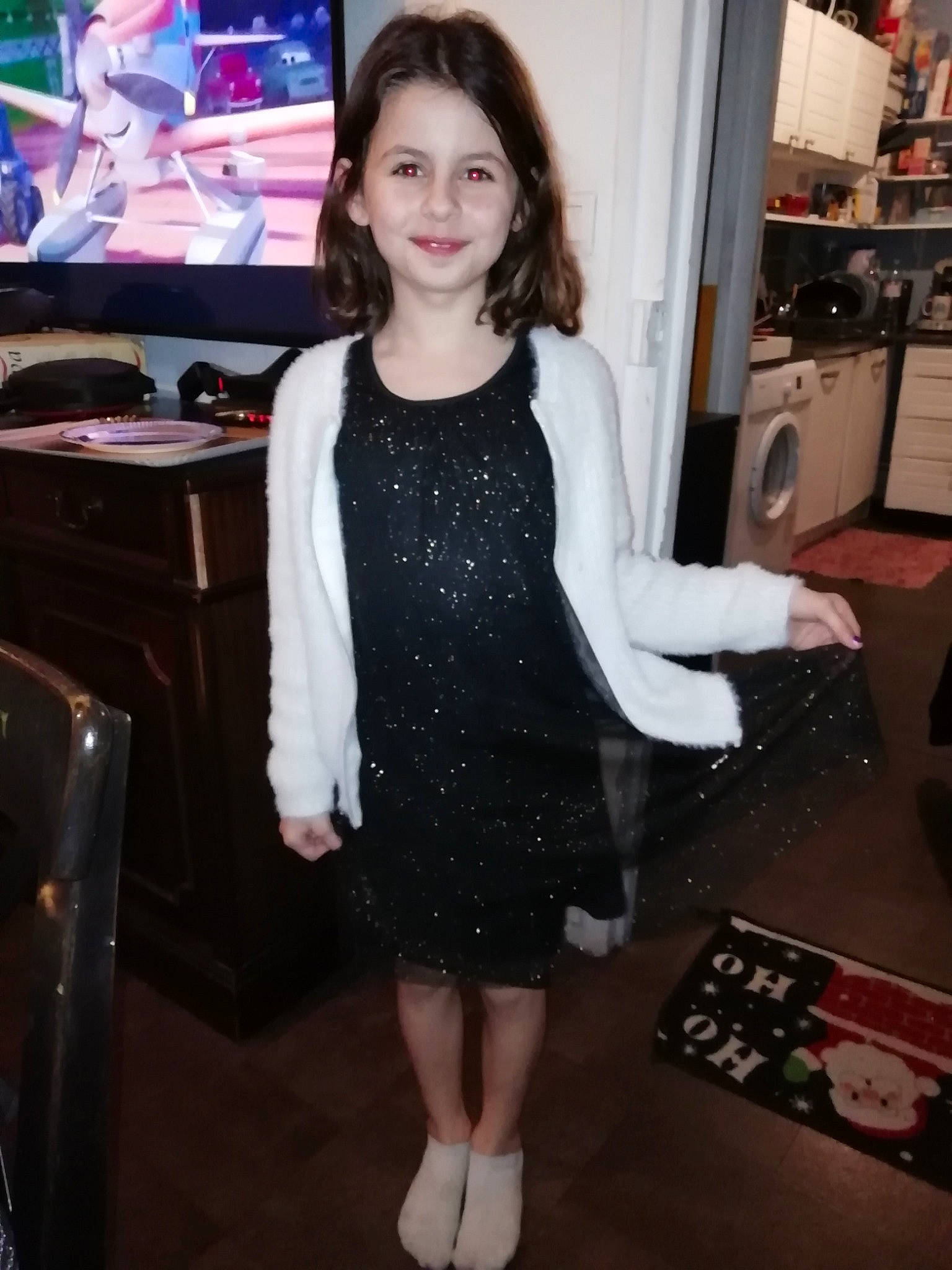 Abby participe au concours pour gagner de l'argent avec cette photo : clothing, dress, fashion, fashion_design, joy, outerwear, person, sleeve