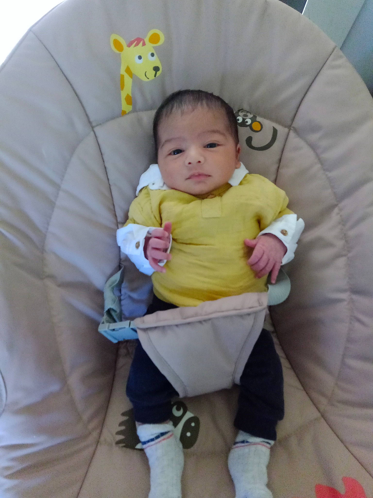 Kalys participe au concours pour gagner de l'argent avec cette photo : baby, baby_carriage, baby_products, baby_safety, baby_sleeping, baby_toddler_clothing, child, comfort, fashion_accessory, fun, infant_bed, lap, person, product, sitting, sleeve, sock, textile, toddler, white