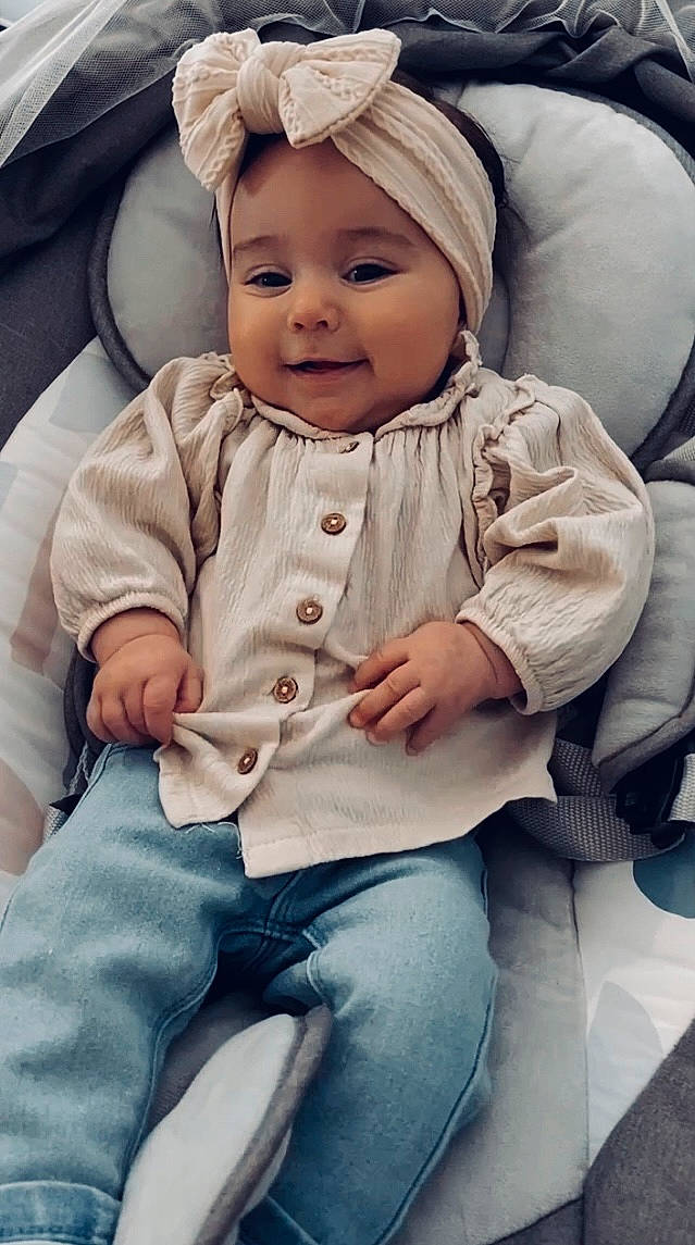 Kataleya participe au concours pour gagner de l'argent avec cette photo : baby, baby_toddler_clothing, cap, cheek, child, collar, comfort, eye, facial_expression, fur, happy, head, headwear, jacket, joy, lip, person, product, sitting, skin