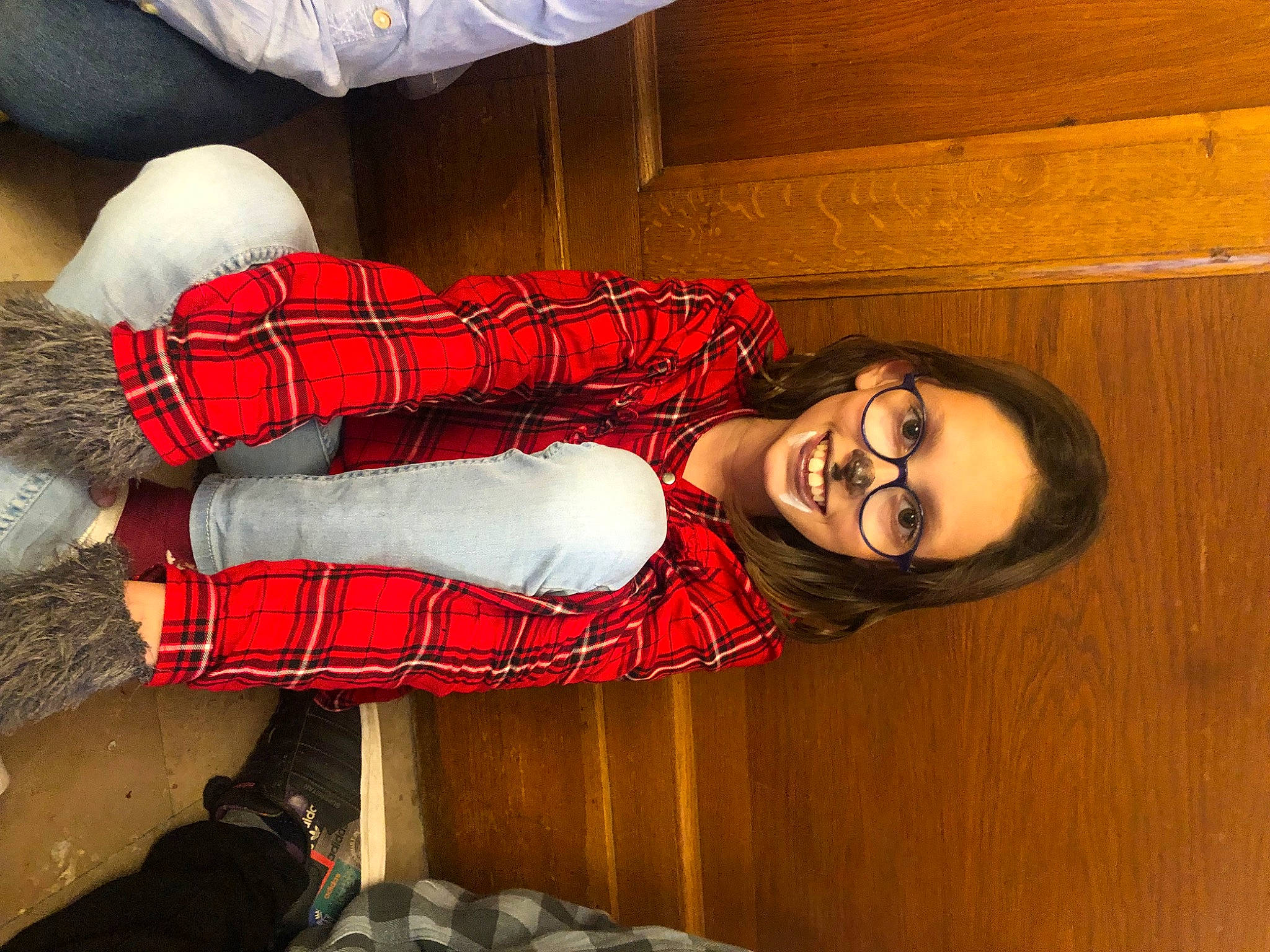 Noémie a rejoint le concours — aidez-le/la à gagner de superbes lots ! boot, carmine, costume, event, fictional_character, human_leg, joy, knee, leg, pattern, person, plaid, red, santa_claus, shoe, sock, stocking, tartan, textile, thigh