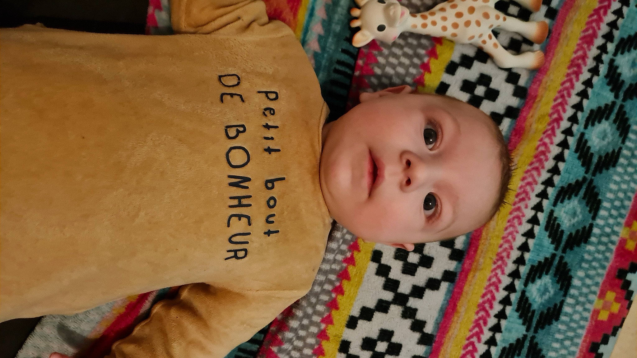 Leo a rejoint le concours — aidez-le/la à gagner de superbes lots ! baby, baby_toddler_clothing, cheek, child, chin, eye, eyebrow, eyelash, face, facial_expression, head, headwear, iris, linens, mammal, nose, person, skin, sleeve, toddler