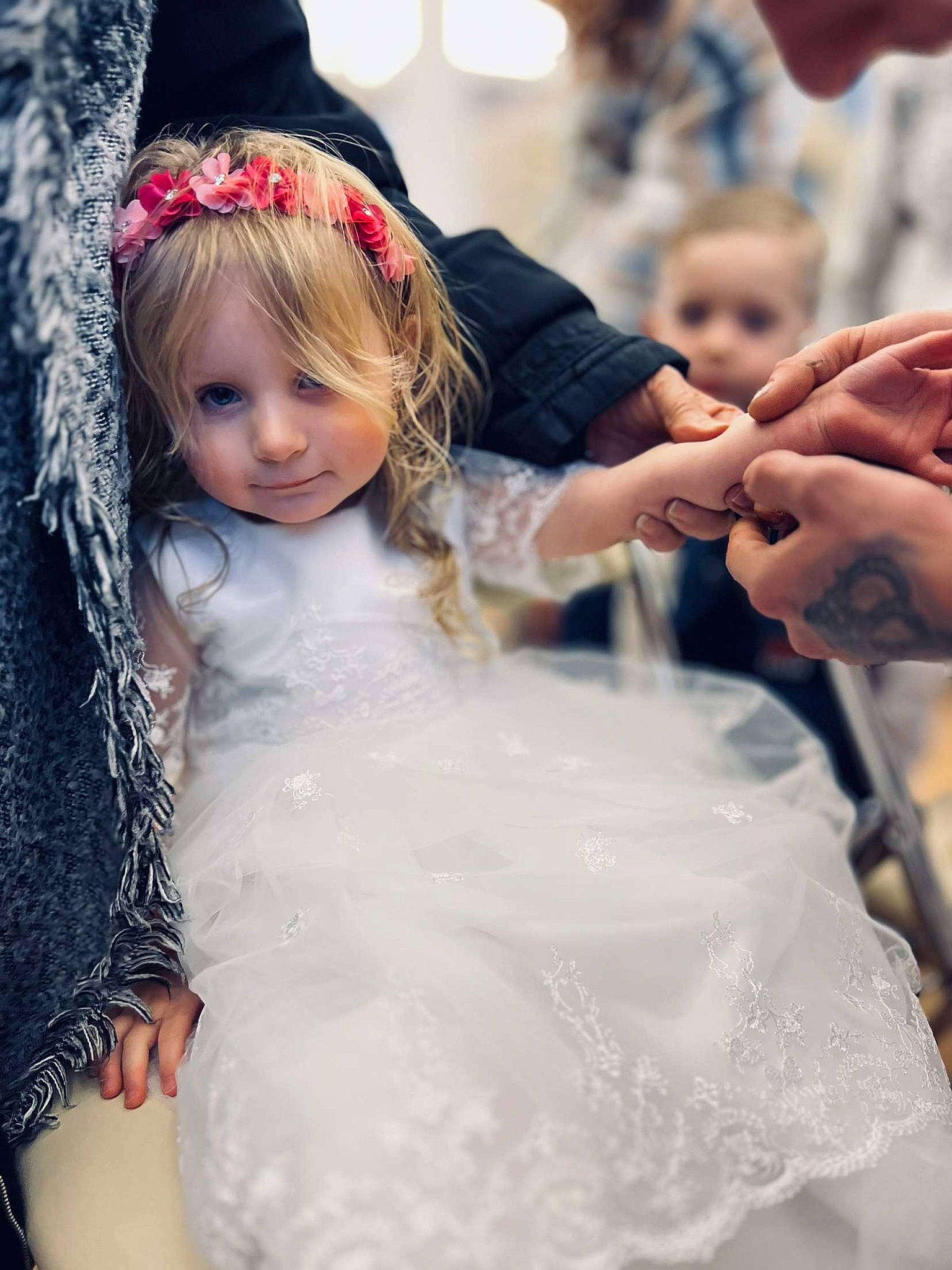 Naelya a rejoint le concours — aidez-le/la à gagner de superbes lots ! bridal_accessory, bridal_clothing, dress, embellishment, facial_expression, fashion_design, fun, gesture, gown, hair, hairstyle, hand, happy, headgear, headpiece, human_body, person, photograph, skin, toddler