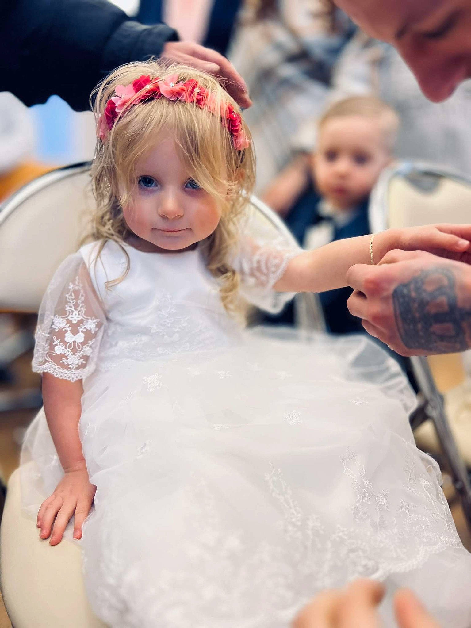 Naelya a rejoint le concours — aidez-le/la à gagner de superbes lots ! blurred, ceremony, child, costume, dress, event, fashion, fashion_accessory, fun, gesture, hairstyle, hand, happy, headpiece, jewellery, necklace, person, pink, recreation, skin