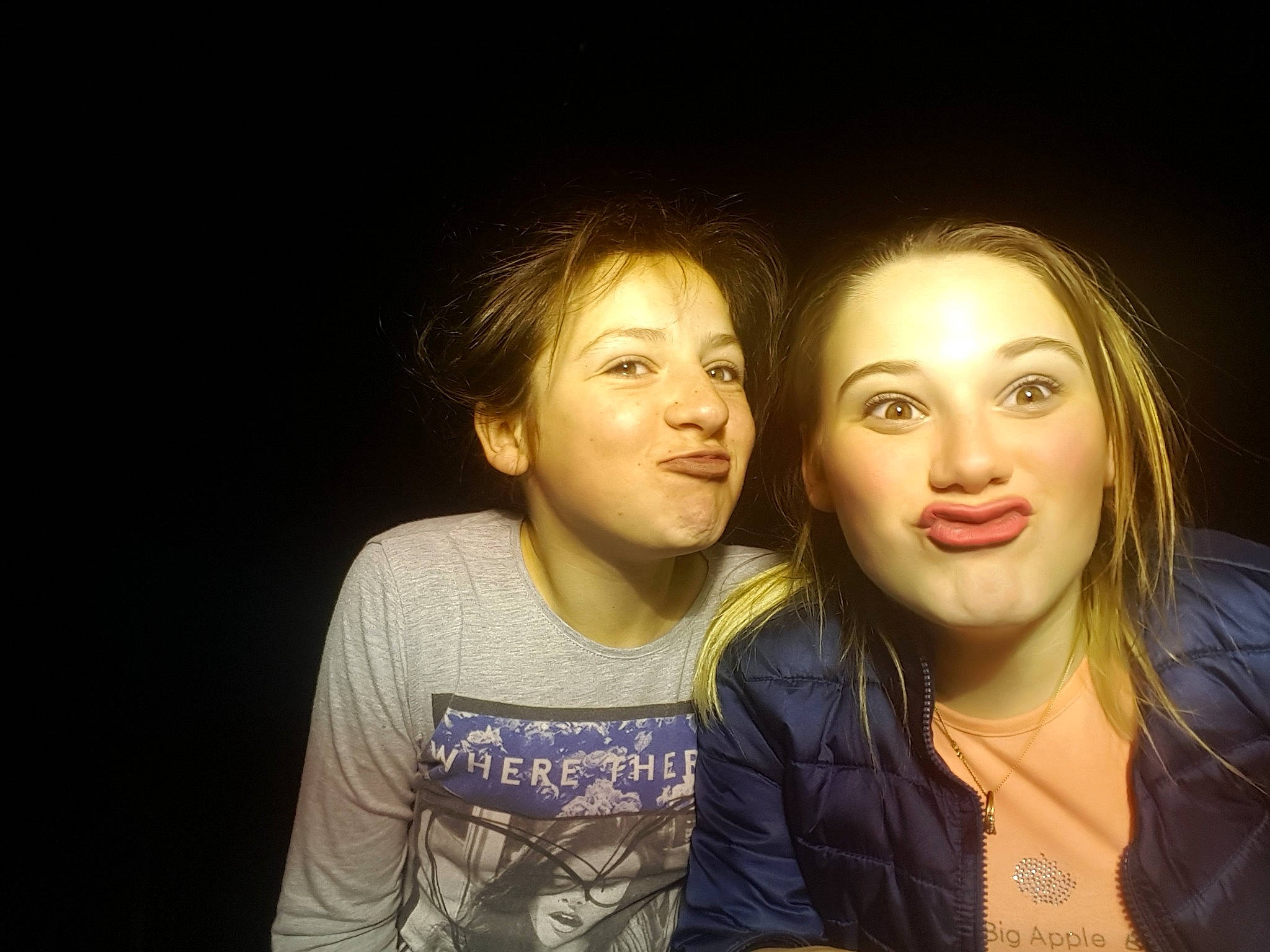 Gwenaelle participe au concours pour gagner de l'argent avec cette photo : emotion, face, facial_expression, friendship, fun, girl, hair, happiness, head, human, human_body, human_hair_color, night, person, photography, product, scene, smile, snapshot