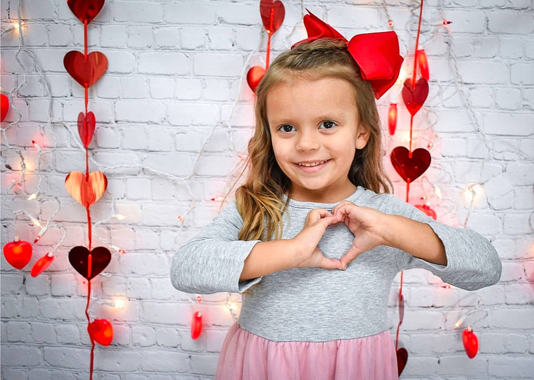 Olivia is registered to the contest to win money with this photo: child, child_model, coquelicot, happy, heart, joy, person, play, red, smile, toddler
