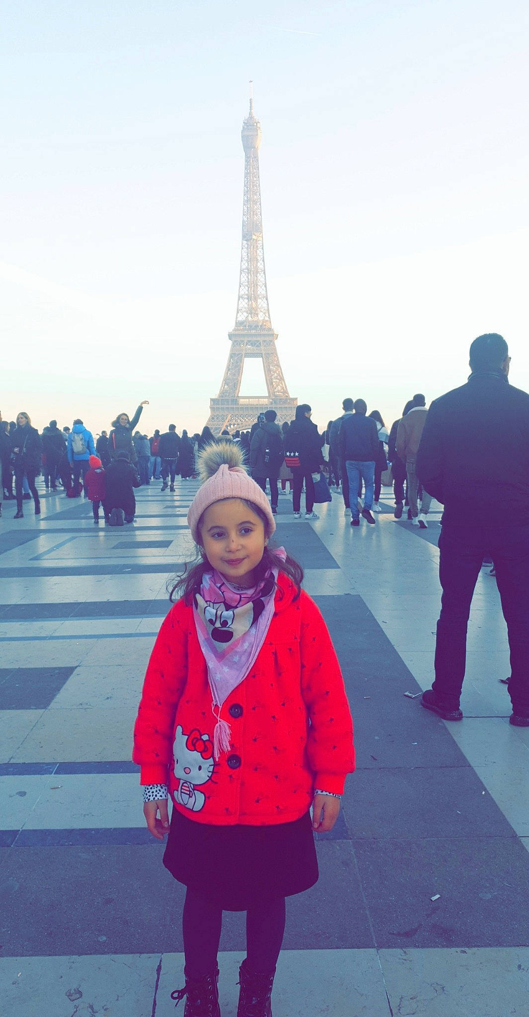 Layana a rejoint le concours — aidez-le/la à gagner de superbes lots ! architecture, fun, headwear, joy, landmark, leisure, monument, person, pink, red, sky, snapshot, temple, tourism, tourist_attraction, tower, travel, tree, vacation, winter