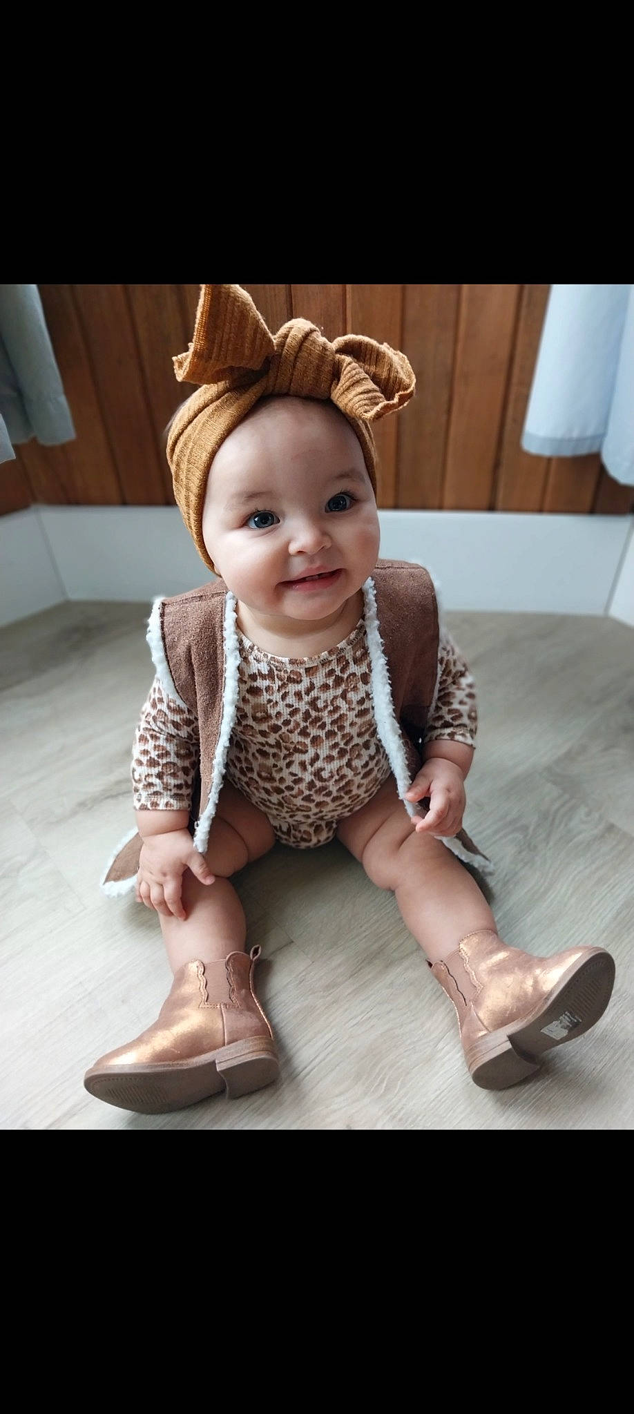 Eleni is registered to the contest to win money with this photo: baby, baby_toddler_clothing, fashion_accessory, fashion_design, fawn, flash_photography, floor, flooring, fur, happy, human_body, human_leg, joy, knee, neck, pattern, person, sleeve, smile, thigh
