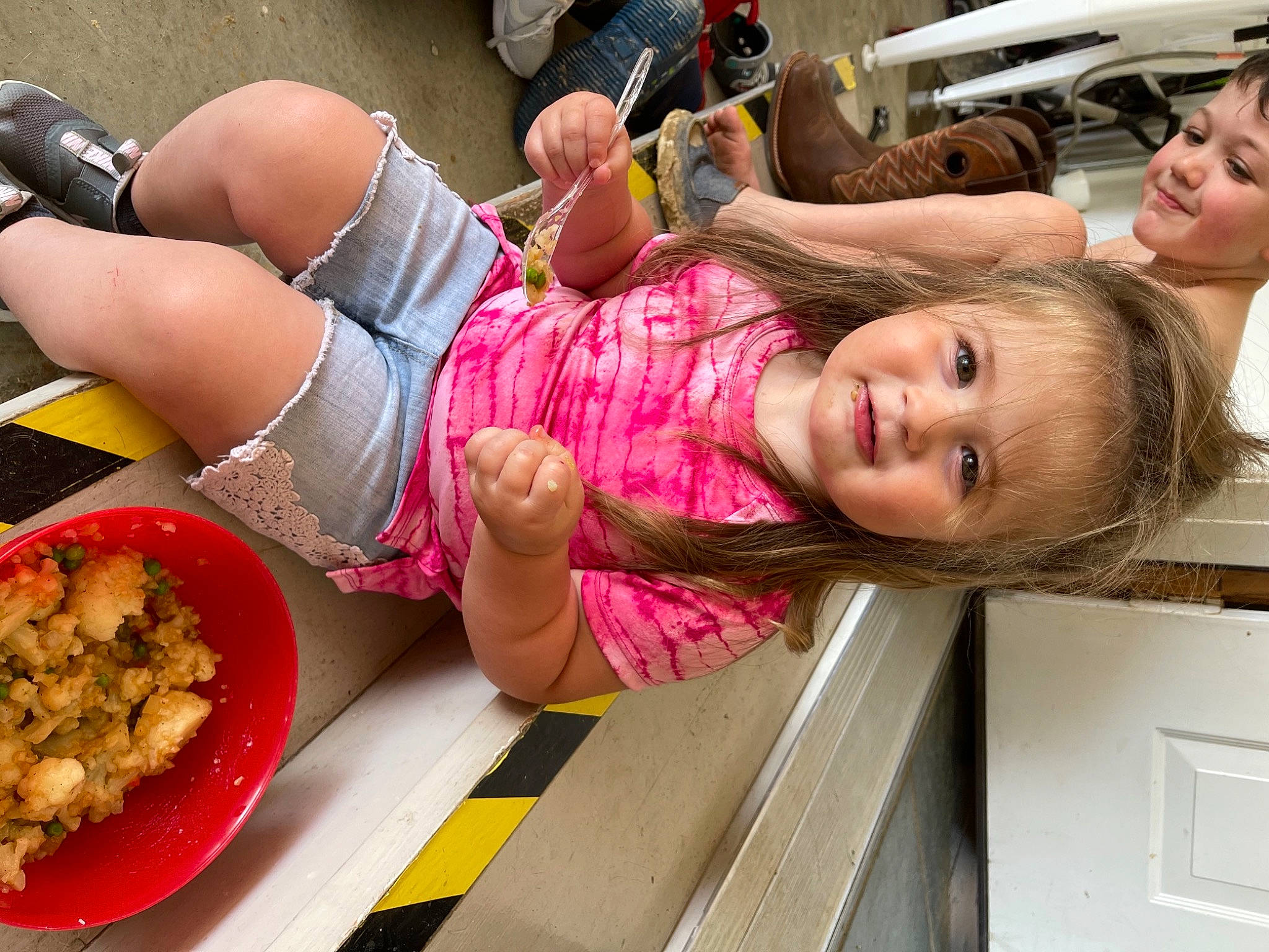 Adrian is registered to the contest to win money with this photo: child, comfort_food, cuisine, fast_food, food, fun, happy, human_leg, ingredient, joy, junk_food, leisure, mouth, people, person, recipe, smile, snapshot, summer, tableware