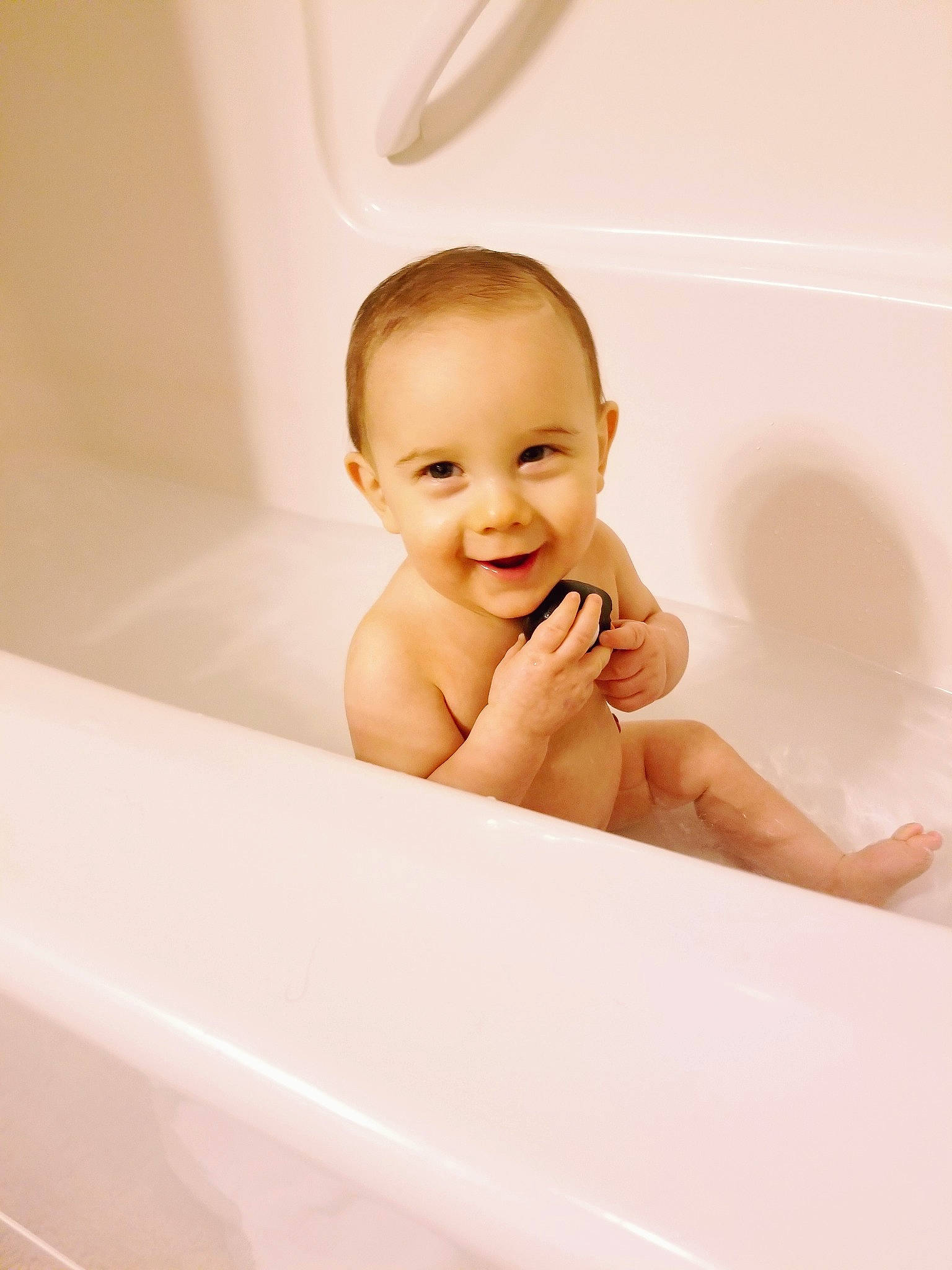 Knox is registered to the contest to win money with this photo: baby, baby_bathing, bathing, bathroom, bathtub, beauty, child, hand, joy, person, plumbing_fixture, product, room, skin, smile, toddler