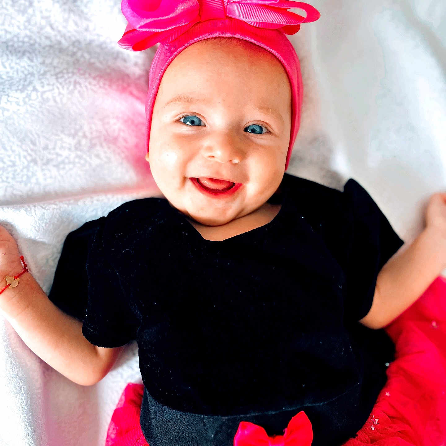 Cataleya Selena a rejoint le concours — aidez-le/la à gagner de superbes lots ! accessories, baby, babylaughing, bodypart, bonnet, cap, clothing, dress, face, finger, hand, happy, hat, head, laughing, person, photography, portrait, purple, smile