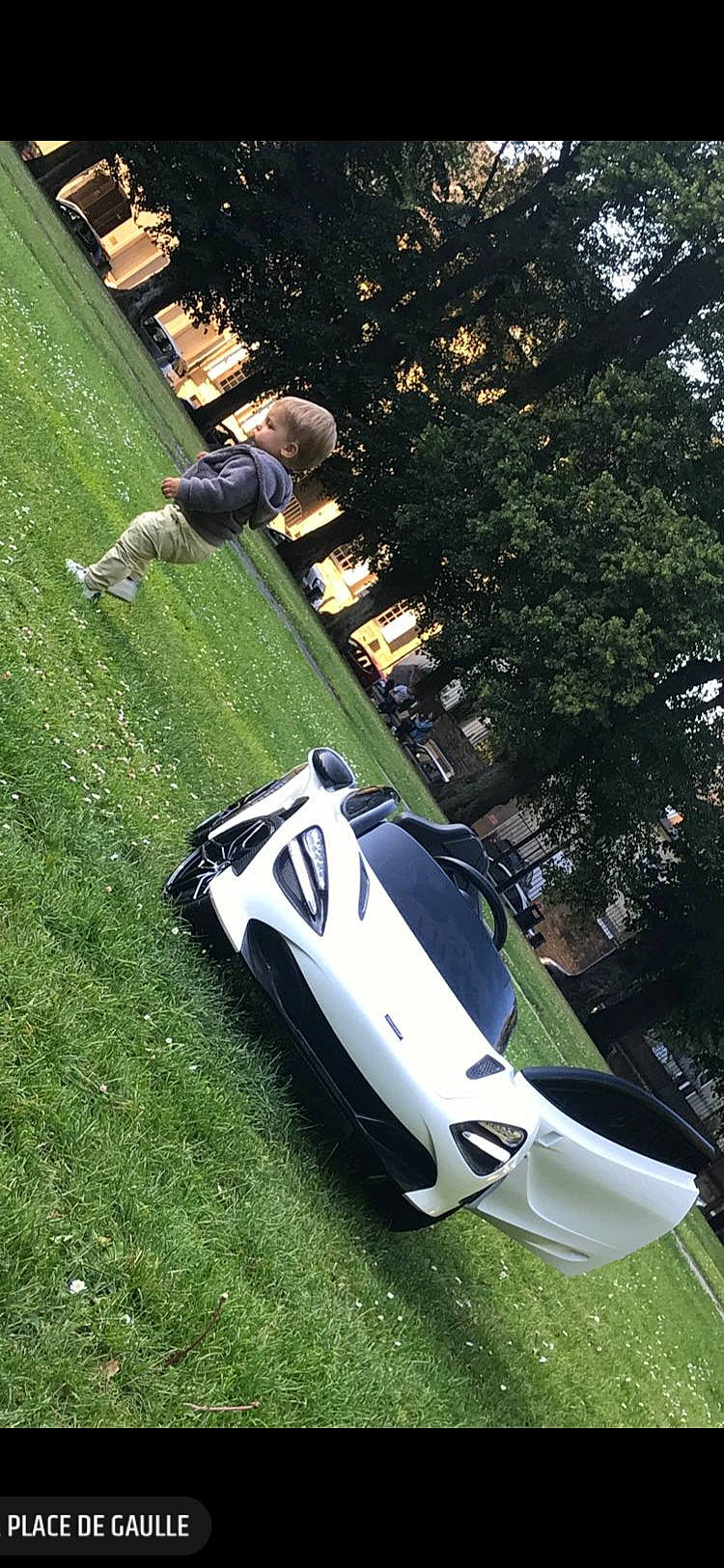 Sohén participe au concours pour gagner de l'argent avec cette photo : grass, person, plant, tree, vehicle