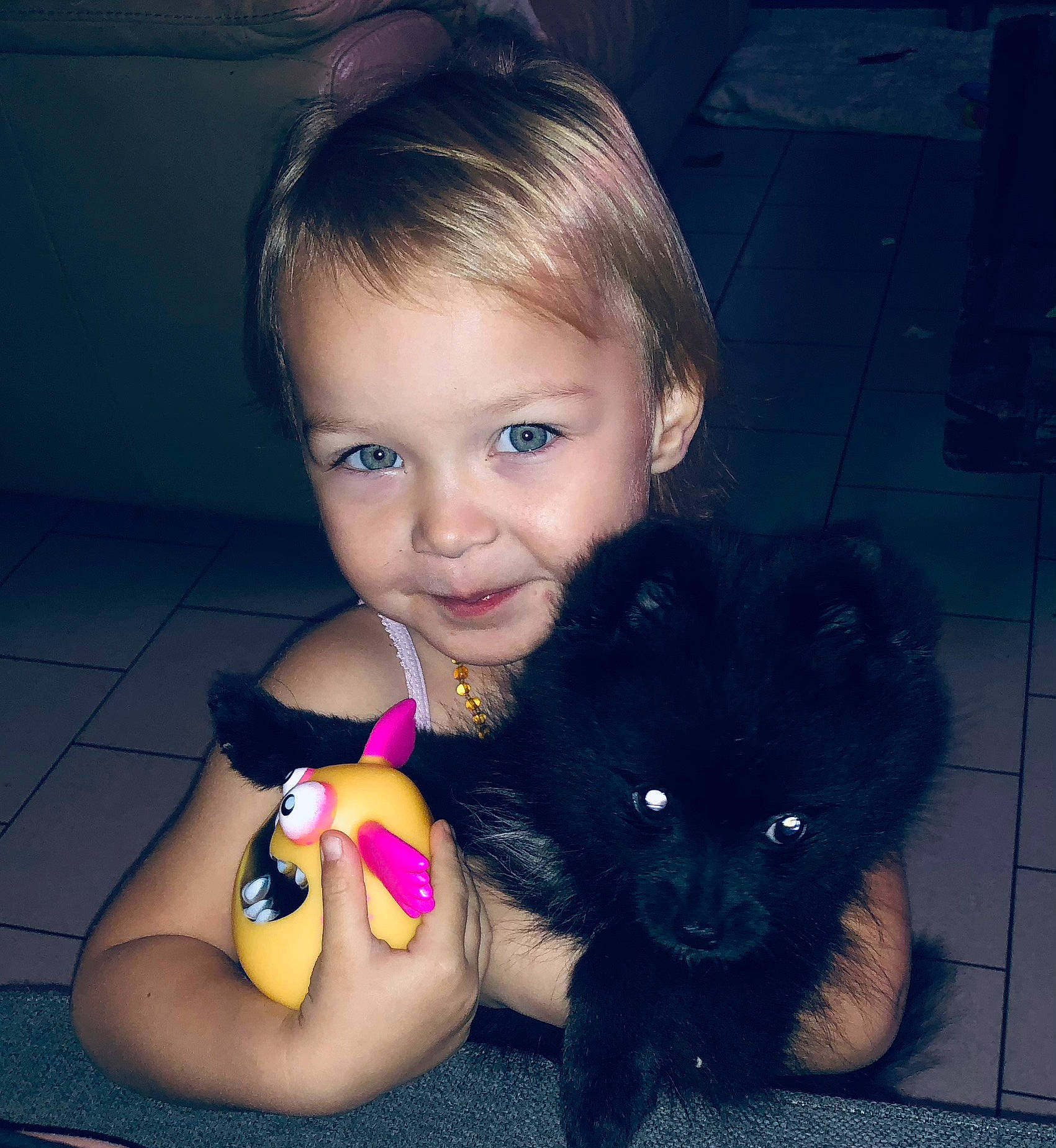 Amalyah participe au concours pour gagner de l'argent avec cette photo : arm, black_hair, carnivore, ear, finger, fun, gesture, hair, hand, happy, human_body, iris, joy, mouth, nail, nose, organ, person, skin, smile