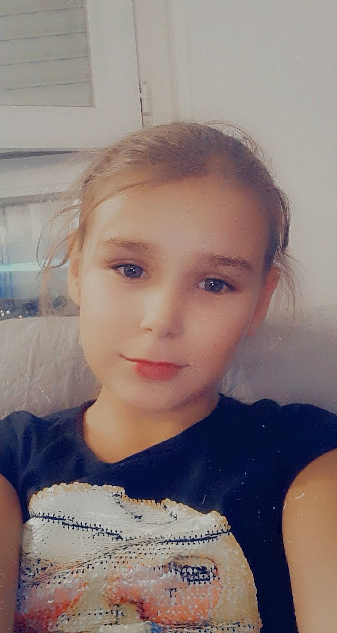 Leina participe au concours pour gagner de l'argent avec cette photo : blond, cheek, eye, eyebrow, eyelash, face, fashion_design, flash_photography, forehead, happy, head, iris, jaw, lip, long_hair, neck, nose, person, shoulder, skin