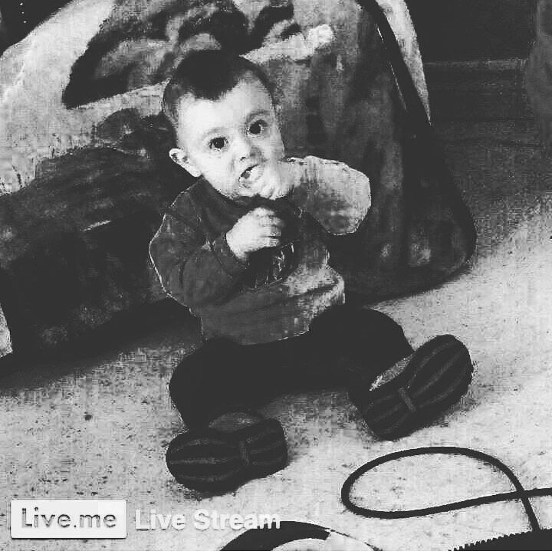 Daven participe au concours pour gagner de l'argent avec cette photo : black_and_white, child, person, photograph, photography, smile, snapshot, stock_photography