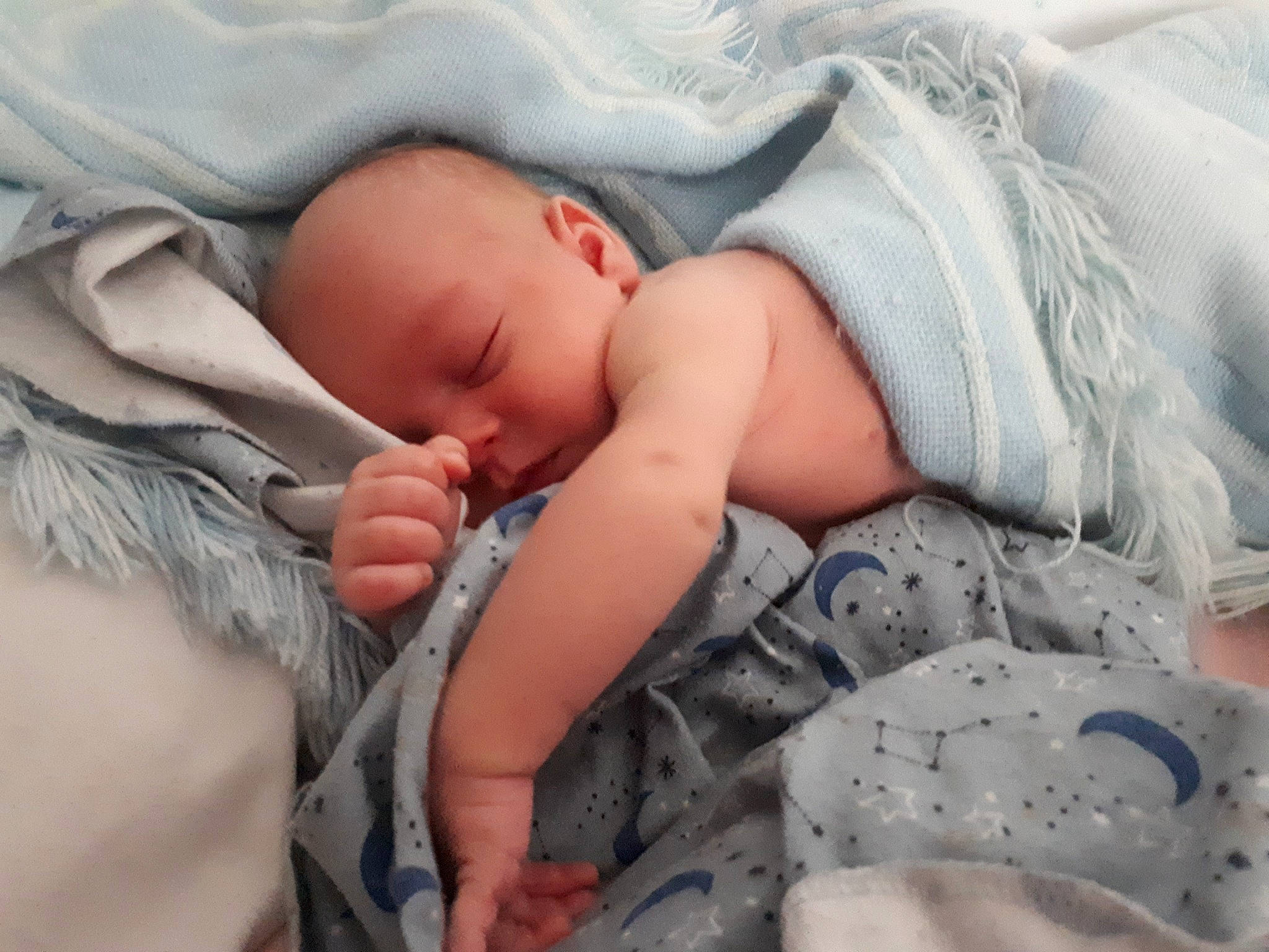 Logan-lionel participe au concours pour gagner de l'argent avec cette photo : baby, baby_products, baby_sleeping, bedtime, birth, child, childbirth, comfort, nap, nose, person, product, sleep, toddler