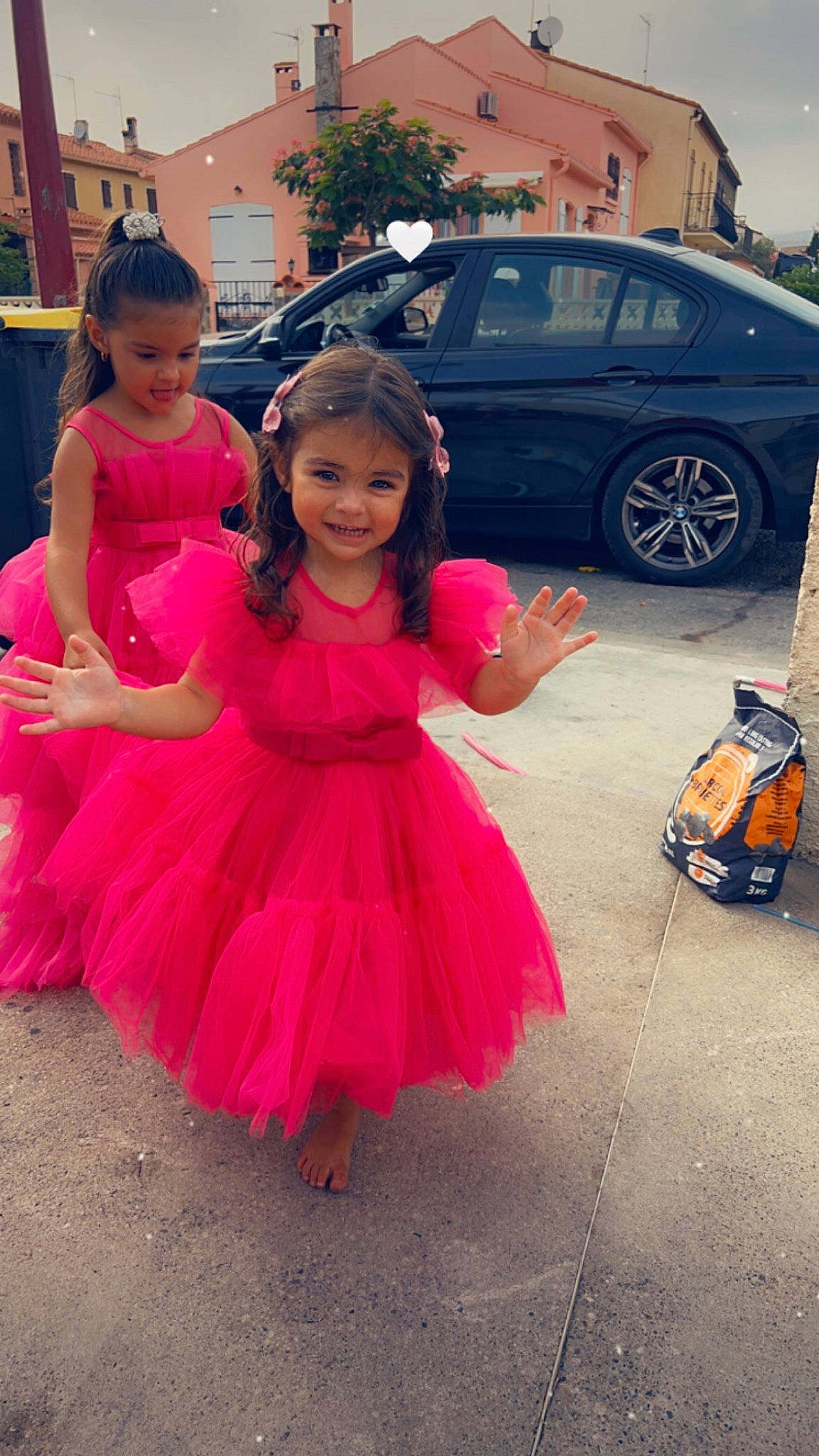 Ruby participe au concours pour gagner de l'argent avec cette photo : automotive_design, automotive_exterior, automotive_tire, car, event, fun, happy, joy, leisure, luggage_and_bags, magenta, motor_vehicle, person, personal_luxury_car, pink, smile, tire, toddler, vehicle, vehicle_door