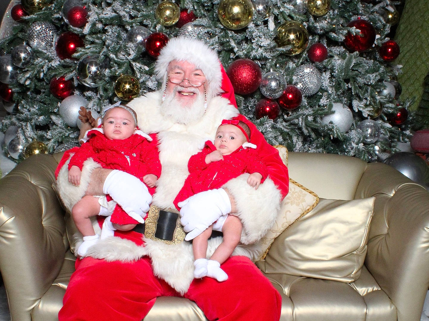 Aria is registered to the contest to win money with this photo: beard, christmas, christmas_decoration, christmas_eve, christmas_ornament, christmas_tree, comfort, event, fun, happy, headwear, holiday, holiday_ornament, lap, ornament, person, red, santa_claus, sitting, smile