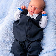 Armine a rejoint le concours — aidez-le/la à gagner de superbes lots ! baby, infant, clothing, suit, vest, pants, barefoot, blanket, soft_texture, blue, newborn, cute, portrait, lying_down, person, skin, head, face, expression, indoor