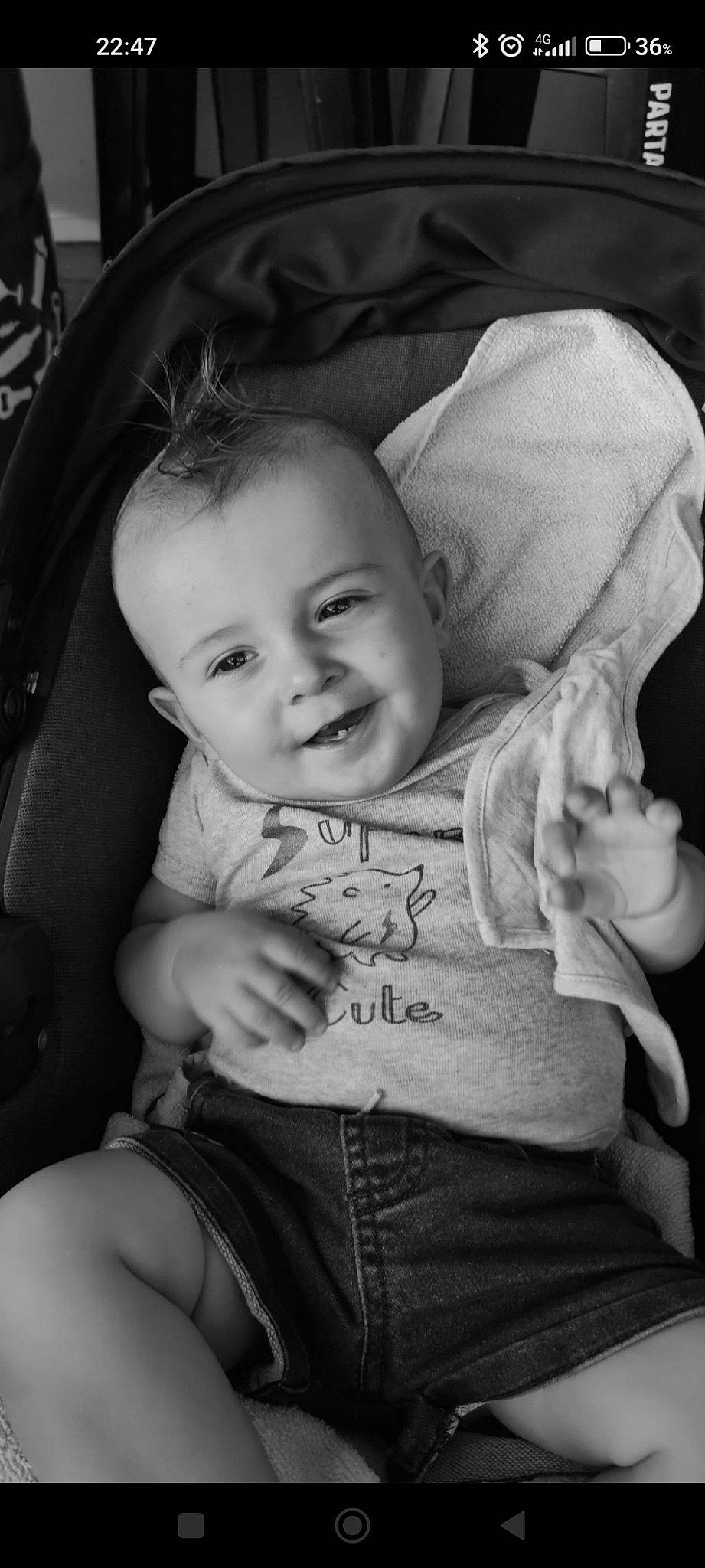 Joan a rejoint le concours — aidez-le/la à gagner de superbes lots ! arm, black, black_and_white, cheek, comfort, eye, flash_photography, gesture, hand, happy, iris, joy, mouth, muscle, person, photograph, skin, smile, standing, style