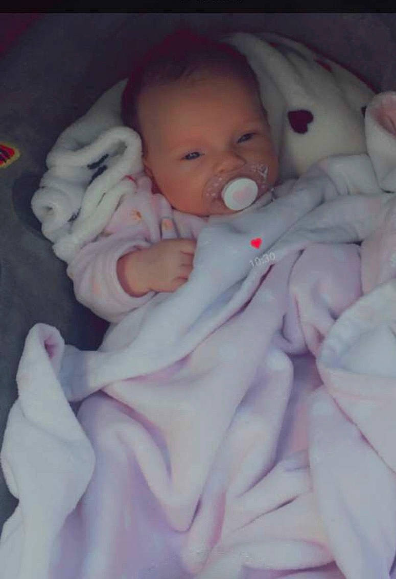 Chanelle a rejoint le concours — aidez-le/la à gagner de superbes lots ! baby, baby_products, baby_sleeping, bedtime, birth, blanket, cheek, child, nap, person, pink, product, skin, sleep, textile, toddler