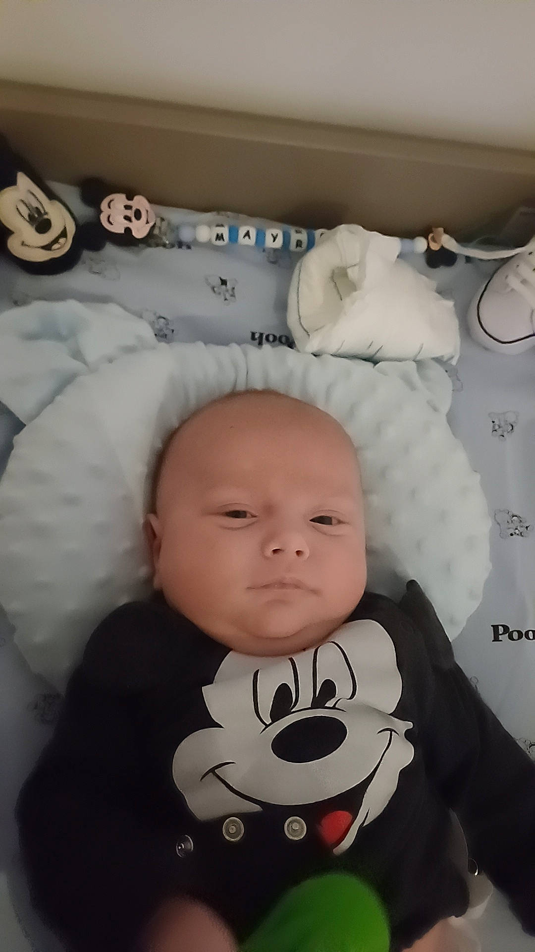 Mayronne participe au concours pour gagner de l'argent avec cette photo : baby, baby_products, baby_safety, baby_sleeping, baby_toddler_clothing, bedding, cheek, child, comfort, eye, happy, linens, pattern, person, room, sitting, sleeve, textile, toddler, white