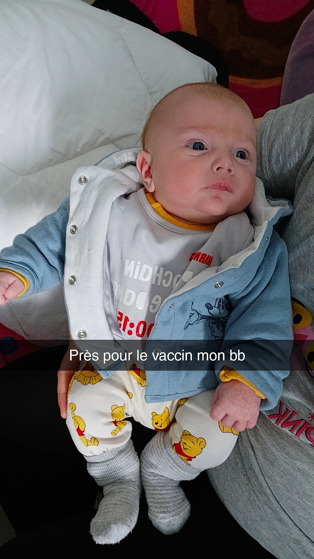 Mayronne a rejoint le concours — aidez-le/la à gagner de superbes lots ! baby, baby_products, baby_safety, baby_toddler_clothing, child, collar, comfort, font, fun, happy, hoodie, linens, orange, person, product, sitting, sleeve, t_shirt, textile, thumb