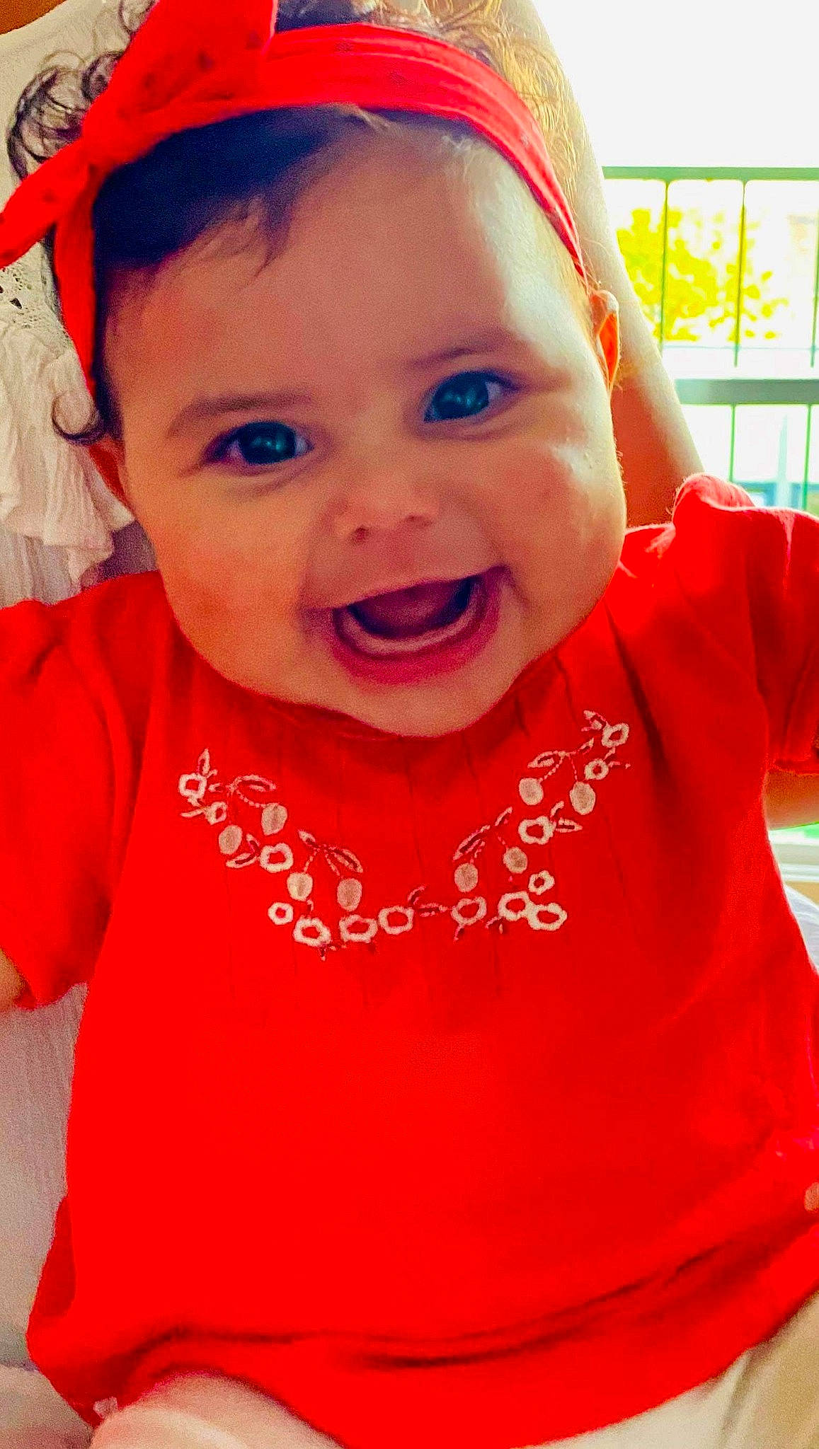 Thiziri a rejoint le concours — aidez-le/la à gagner de superbes lots ! baby, cheek, child, chin, cool, face, facial_expression, forehead, fun, happy, head, laugh, lip, mouth, nose, person, red, skin, sleeve, smile