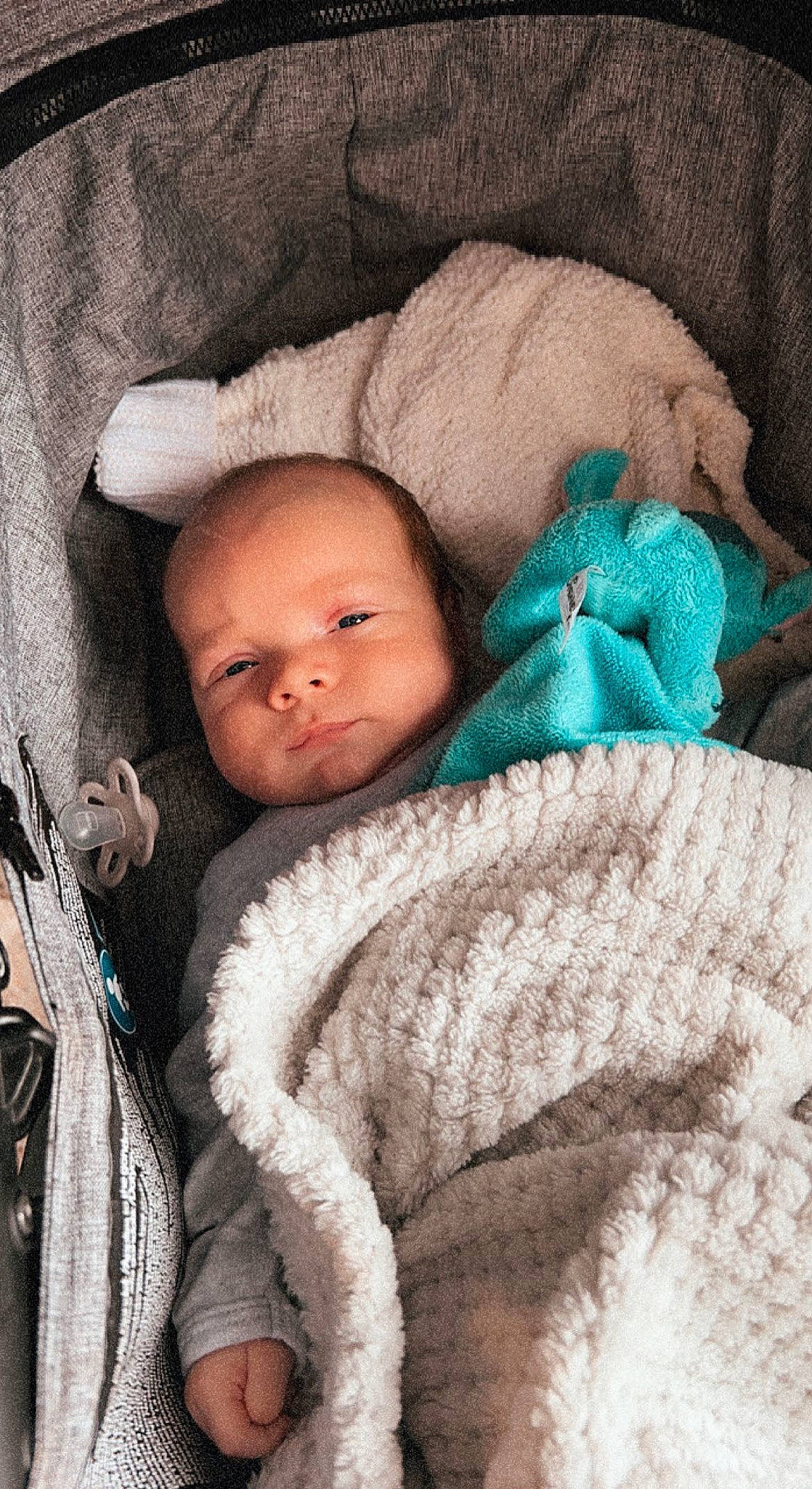 Kayden a rejoint le concours — aidez-le/la à gagner de superbes lots ! baby, baby_sleeping, baby_toddler_clothing, cheek, child, comfort, eye, eyebrow, fur, grey, head, headgear, iris, knit_cap, linens, person, skin, textile, toddler, wool