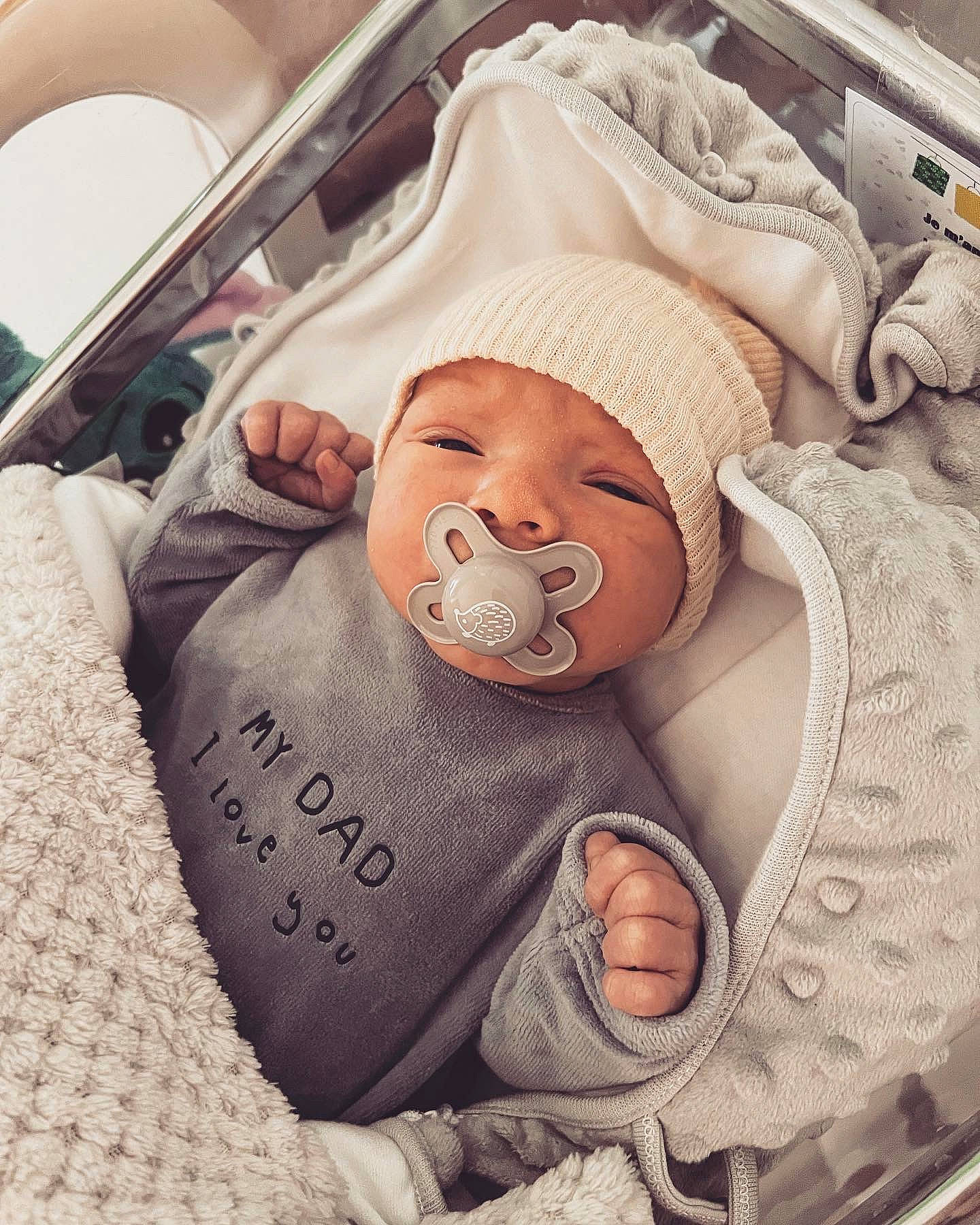 Kayden participe au concours pour gagner de l'argent avec cette photo : baby, baby_products, baby_safety, baby_sleeping, baby_toddler_clothing, cap, cheek, child, comfort, cool, facial_expression, finger, hat, headwear, infant_bed, linens, mouth, person, skin, sleeve