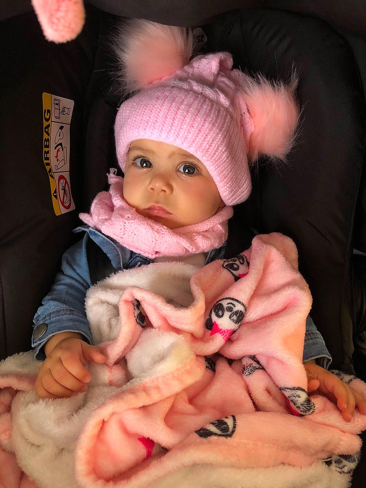 Tyana participe au concours pour gagner de l'argent avec cette photo : baby, beanie, cap, cheek, child, flesh, fur, hand, head, headgear, headwear, mouth, peach, person, pink, thumb