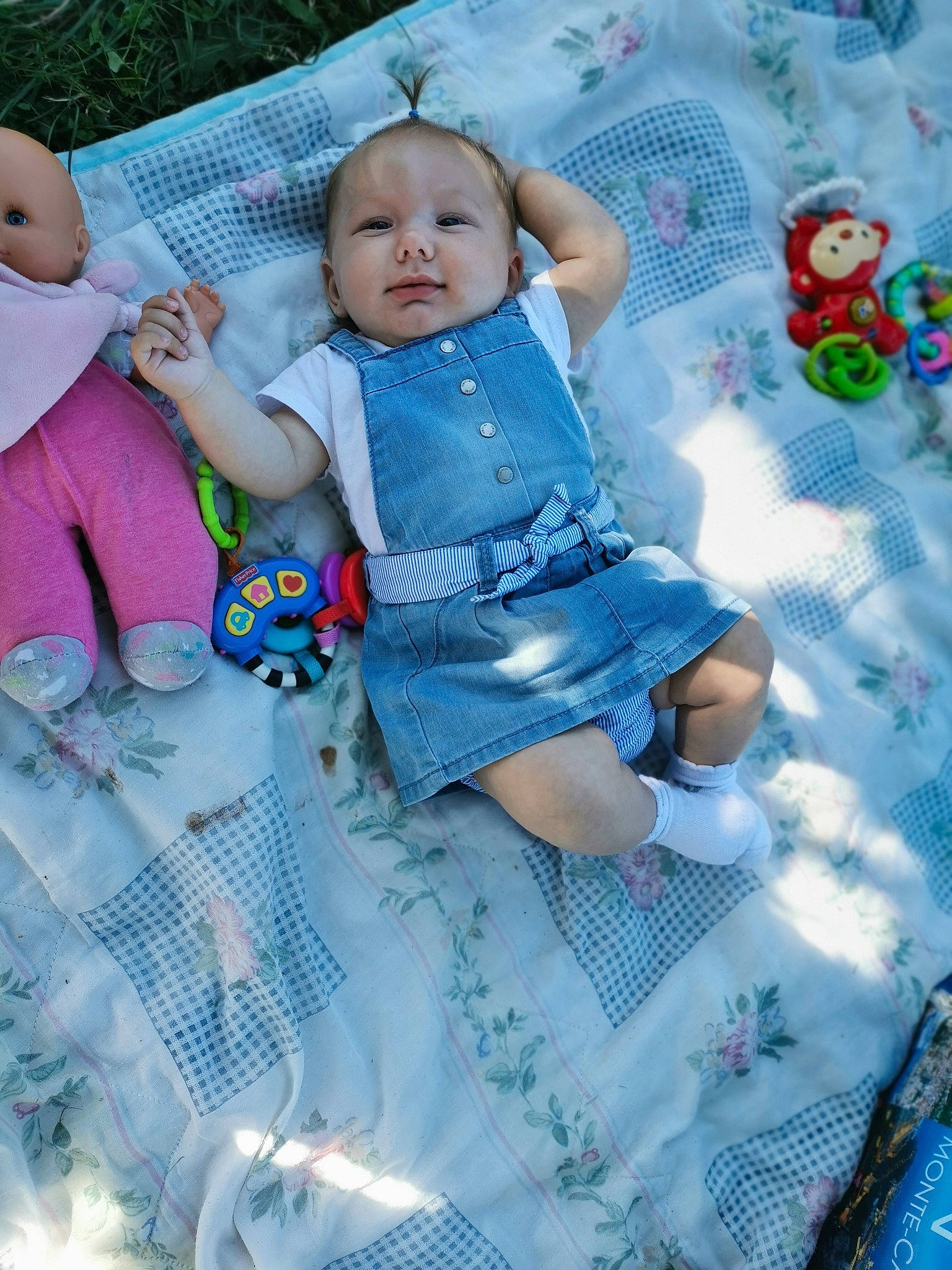 Livia a rejoint le concours — aidez-le/la à gagner de superbes lots ! aqua, baby, baby_products, baby_toddler_clothing, cheek, child, day_dress, doll, dress, electric_blue, embellishment, eye, happy, linens, pattern, person, pink, sitting, sleeve, toddler