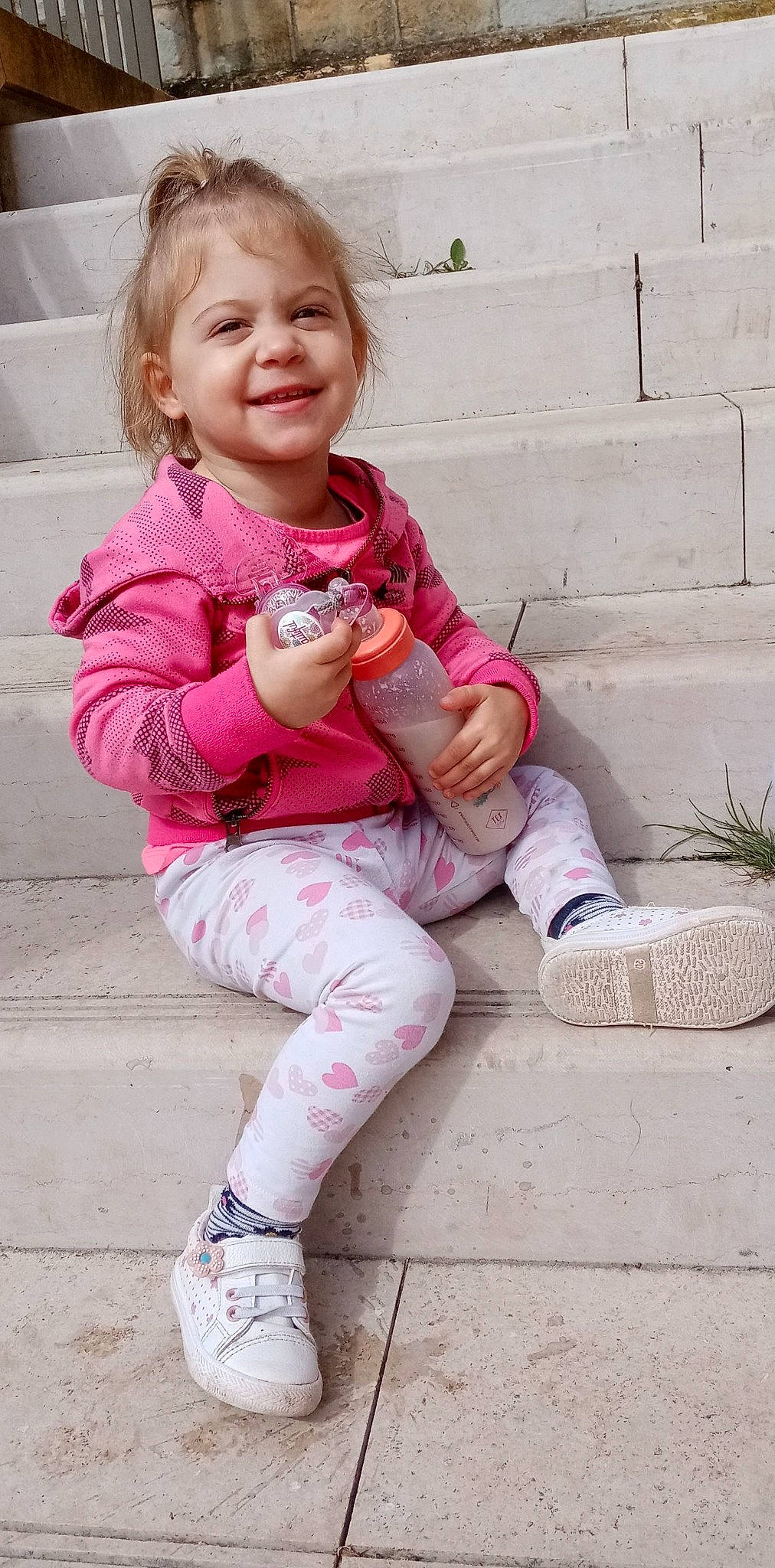 Julyanna a rejoint le concours — aidez-le/la à gagner de superbes lots ! arm, baby_toddler_clothing, cheek, eye, face, hand, happy, head, human_body, joint, joy, knee, leg, lip, person, pink, plant, shoe, skin, sleeve