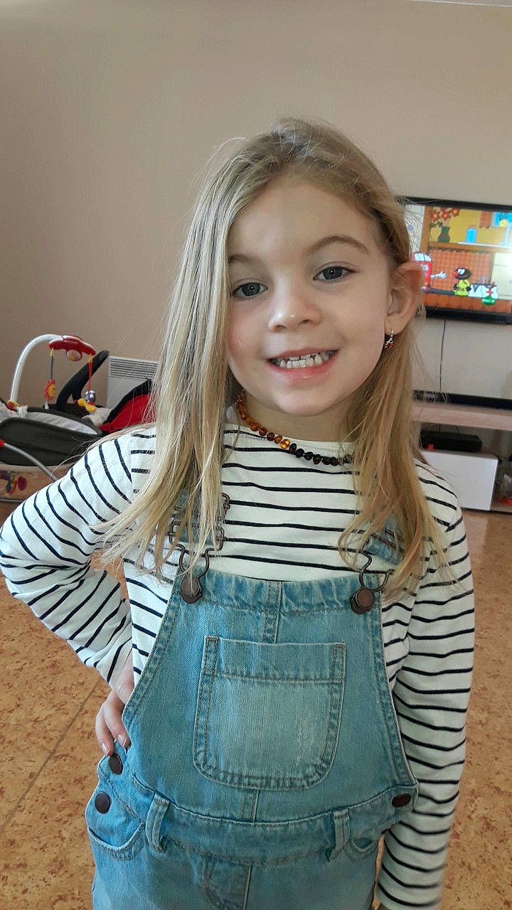 Leïla a rejoint le concours — aidez-le/la à gagner de superbes lots ! beauty, blond, brown_hair, child, child_model, cool, day, fun, girl, hair, hair_coloring, hairstyle, human_hair_color, joy, long_hair, person, product, shoulder, skin, smile