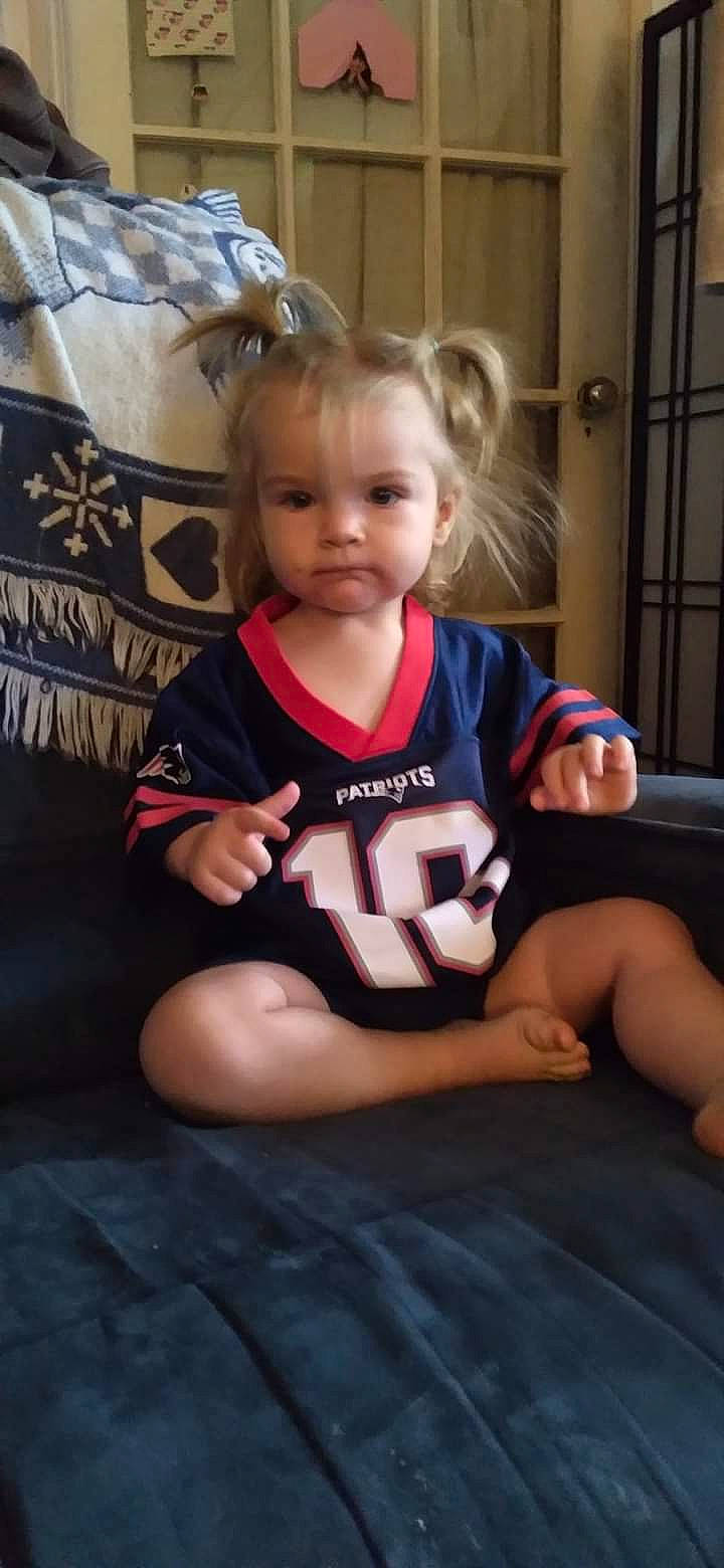 Emma is registered to the contest to win money with this photo: arm, baby_toddler_clothing, cheek, child, eye, finger, flooring, fun, hairstyle, happy, human_leg, knee, mouth, person, shorts, shoulder, sleeve, sportswear, t_shirt, thigh