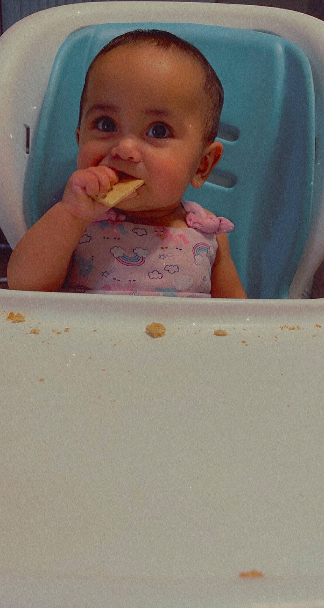 Esmeralda is registered to the contest to win money with this photo: baby, baby_grabbing_for_something, baby_playing_with_food, baby_toddler_clothing, biting, cheek, child, chin, drinkware, eye, face, facial_expression, food_craving, hairstyle, head, lip, mouth, nose, person, skin