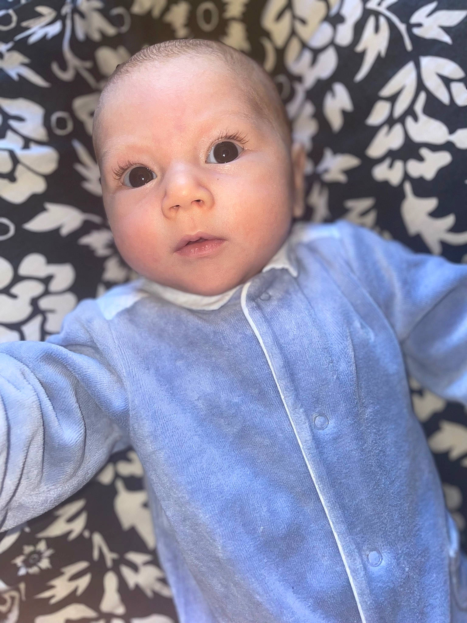 Yâmine a rejoint le concours — aidez-le/la à gagner de superbes lots ! baby, baby_toddler_clothing, cheek, child, chin, collar, comfort, electric_blue, eye, eyelash, grey, iris, lip, nose, outerwear, pattern, person, skin, sleeve, textile