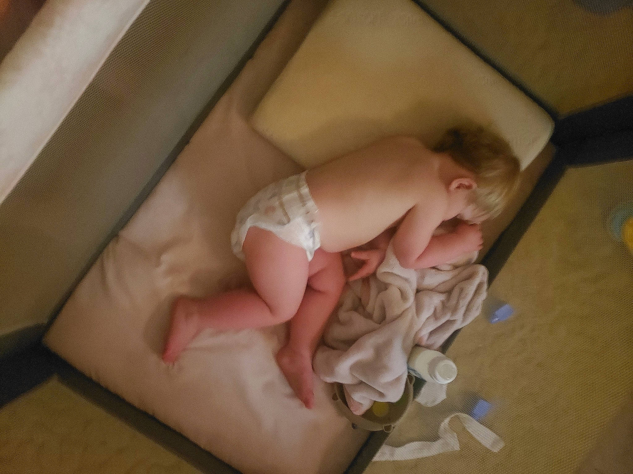 Phenix is registered to the contest to win money with this photo: baby, baby_products, baby_safety, baby_sleeping, baby_toddler_clothing, bed, bedding, bedtime, comfort, cradle, flesh, foot, head, human_body, human_leg, infant_bed, leg, linens, person, room