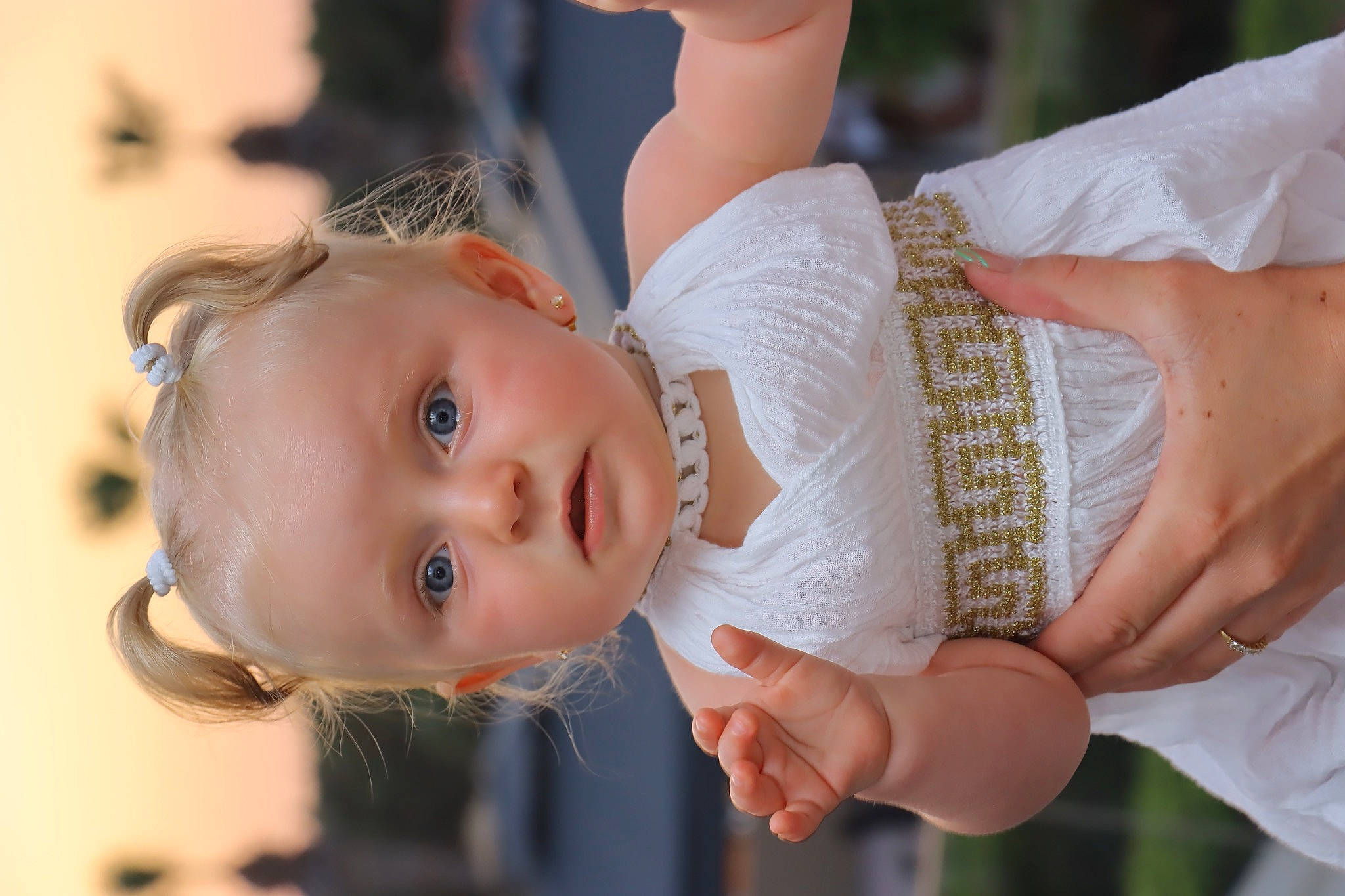 Victoria participe au concours pour gagner de l'argent avec cette photo : baby, baby_toddler_clothing, child, dress, event, finger, formal_wear, fun, gesture, grass, hair, hand, happy, person, plant, skin, smile, toddler, tree, window