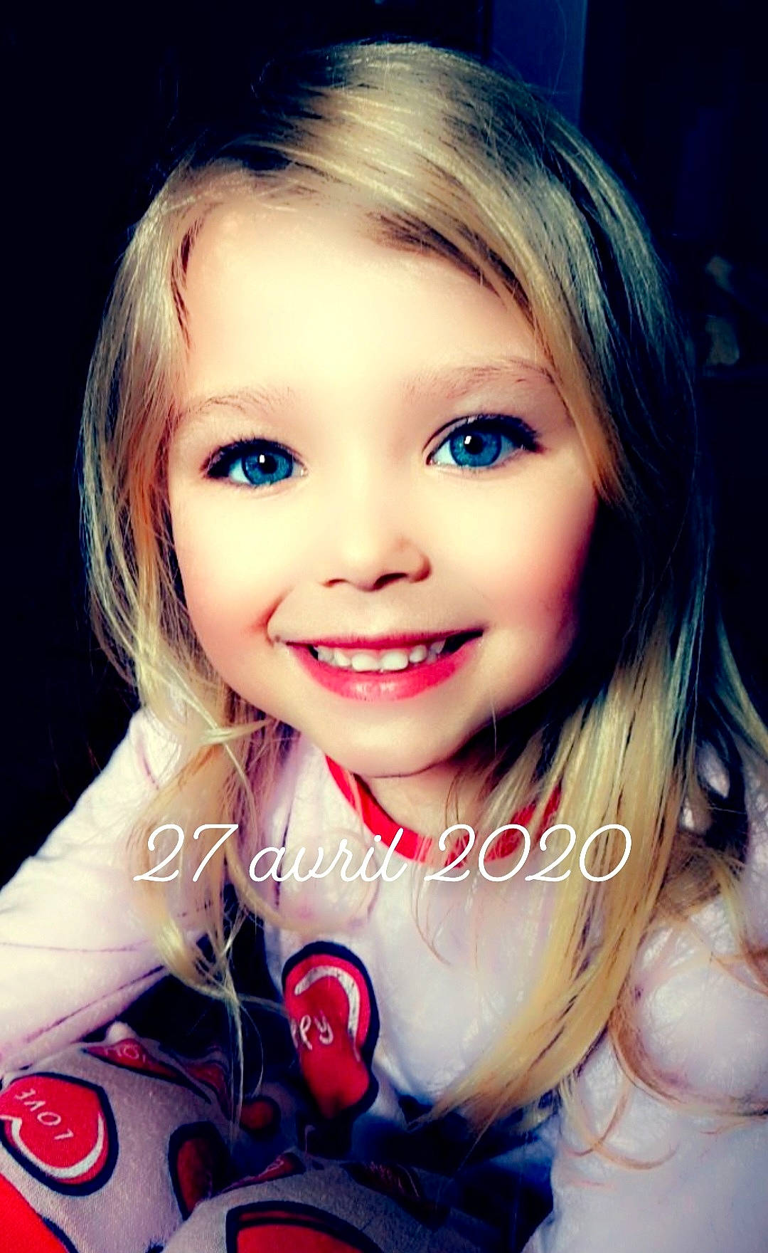 Léa a rejoint le concours — aidez-le/la à gagner de superbes lots ! blue, cheek, chin, cool, eye, eyebrow, eyelash, face, flash_photography, hair, hairstyle, happy, head, iris, jaw, joy, lip, mouth, nose, person