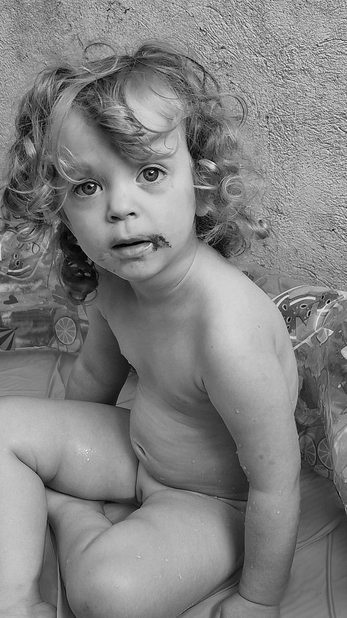 Tessa a rejoint le concours — aidez-le/la à gagner de superbes lots ! arm, black, cheek, eye, eyebrow, face, hair, hairstyle, head, human, human_body, lip, mouth, muscle, neck, organ, person, photograph, shoulder, skin