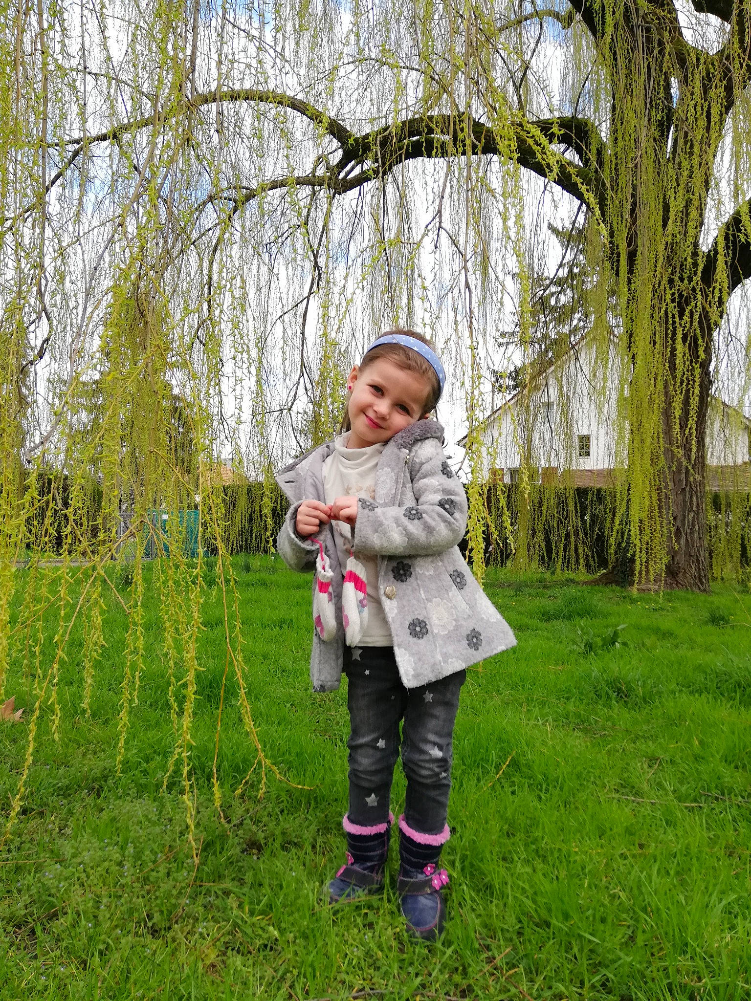 Enola participe au concours pour gagner de l'argent avec cette photo : birch, birch_family, branch, child, forest, grass, joy, meadow, outerwear, people_in_nature, person, photograph, photography, plant, play, toddler, tree, walking, woodland
