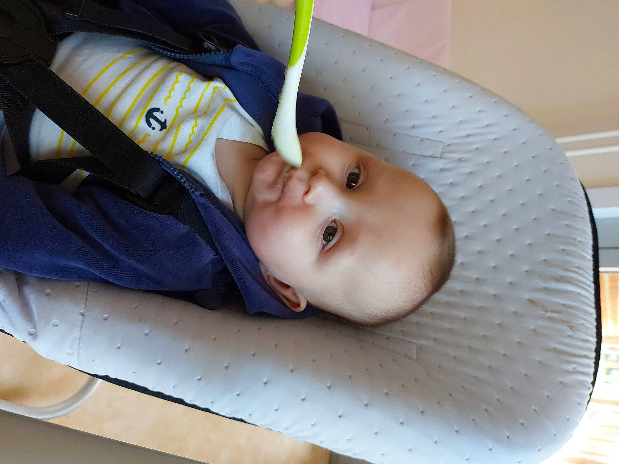 Luigi participe au concours pour gagner de l'argent avec cette photo : baby, baby_products, child, person, product, toddler