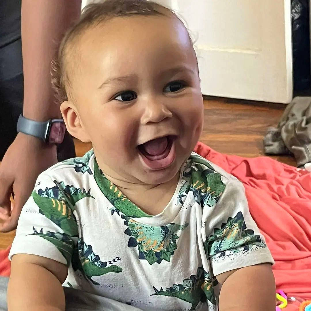Jayden is registered to the contest to win money with this photo: baby, cheek, chin, cool, ear, eye, finger, gesture, hair, hairstyle, happy, head, iris, mouth, neck, nose, person, skin, sleeve, smile