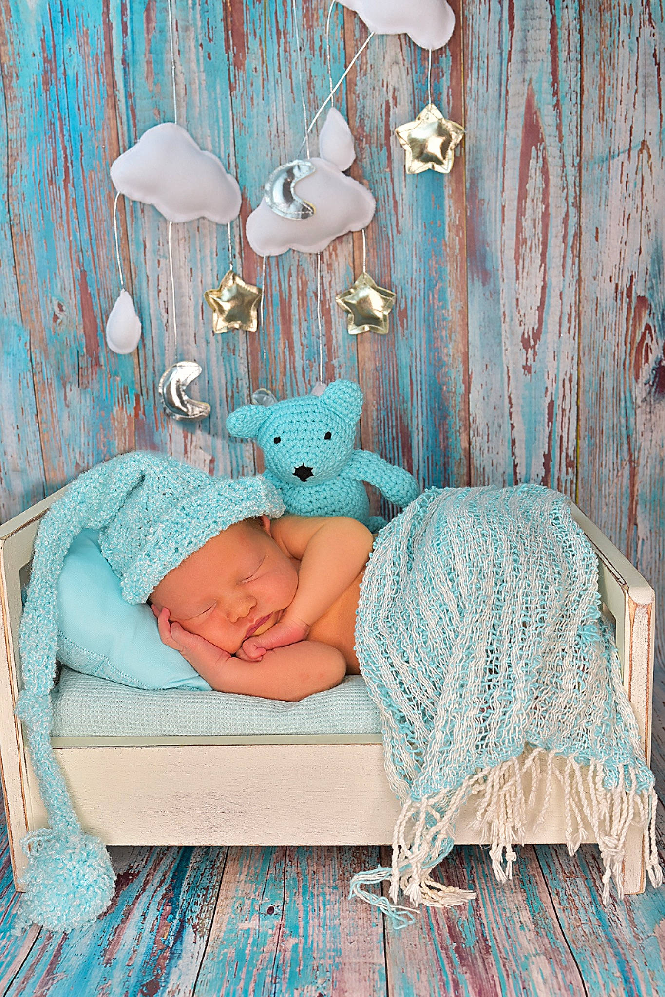 Keeden is registered to the contest to win money with this photo: aqua, bed, bedroom, blue, child, furniture, headwear, pattern, person, pink, room, turquoise