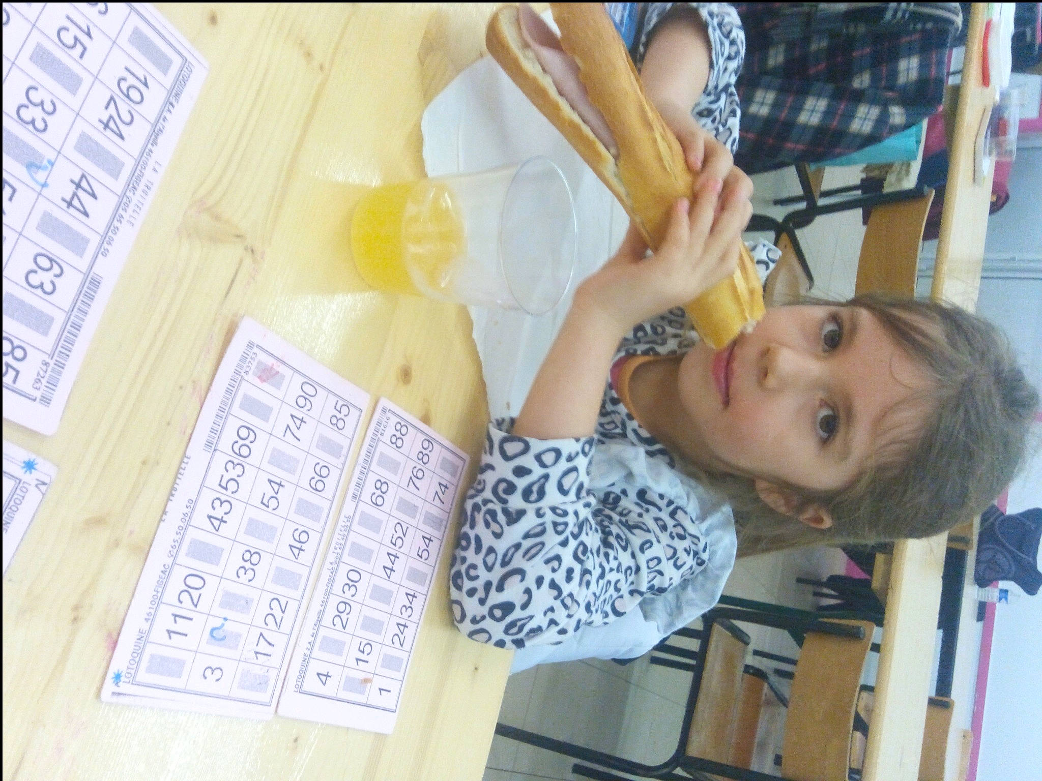 Inaya participe au concours pour gagner de l'argent avec cette photo : calendar, chair, child, elbow, font, fun, happy, human_leg, knee, learning, leisure, office_equipment, office_supplies, paper, paper_product, pattern, person, room, thigh, toddler
