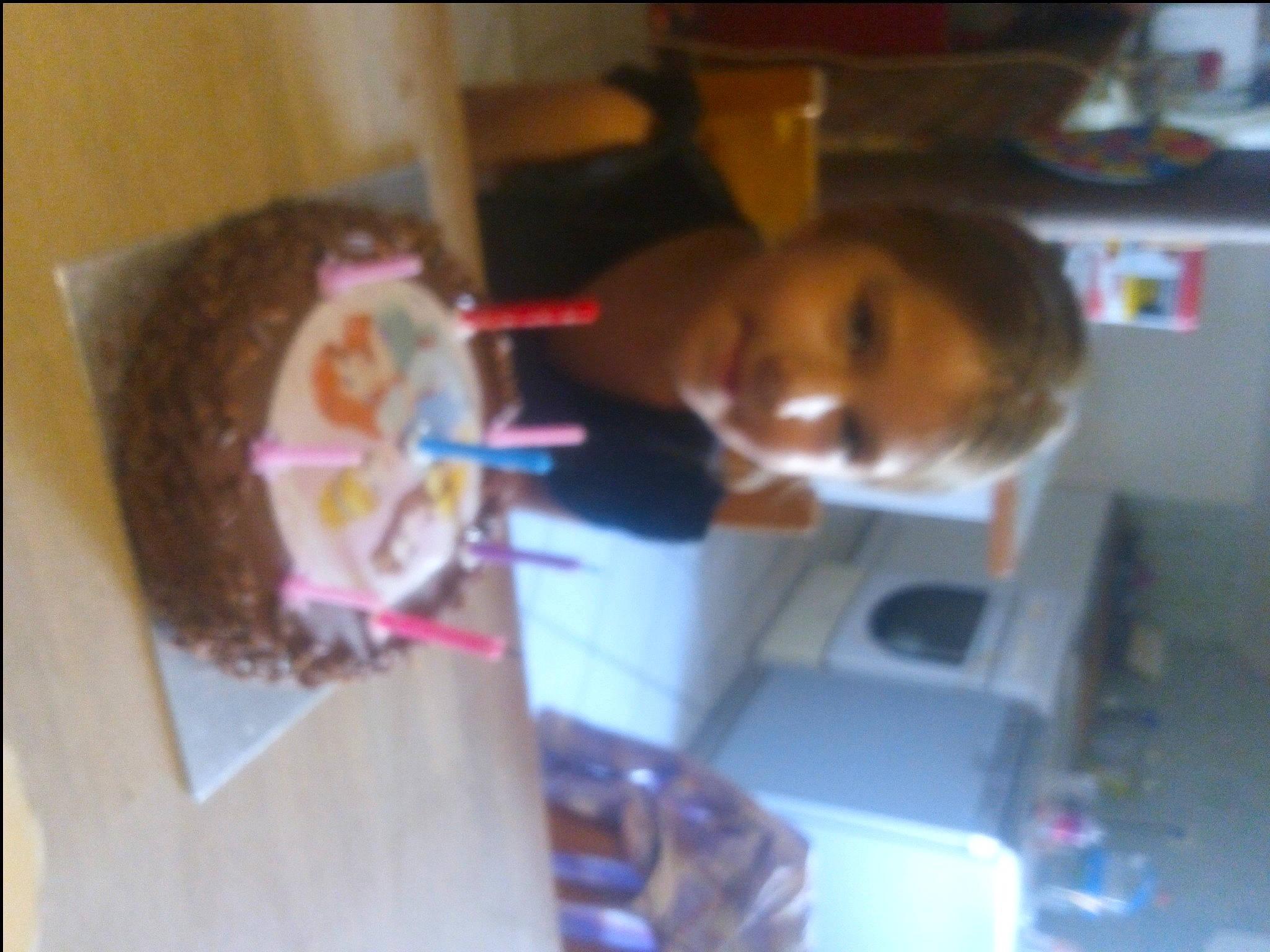 Inaya participe au concours pour gagner de l'argent avec cette photo : art, birthday_cake, child, dessert, event, food, fun, happy, joy, magenta, person, room, smile, sweetness, visual_arts